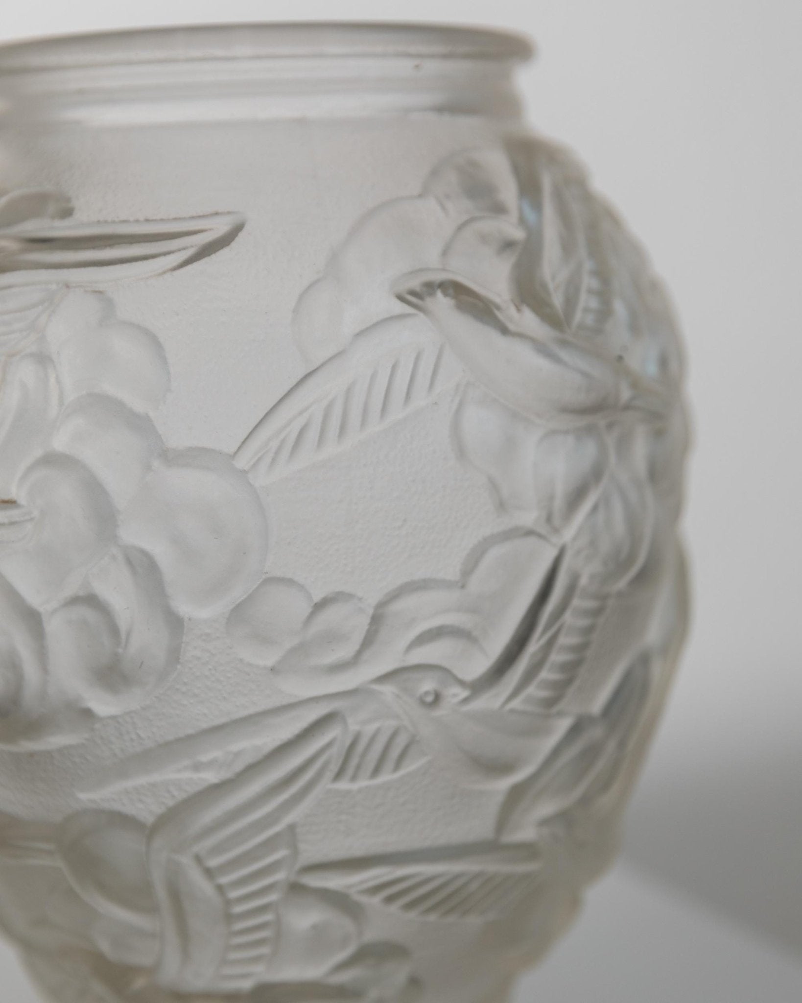 Vintage Art Deco Vase mit Schwalben-Relief von Josef Inwald