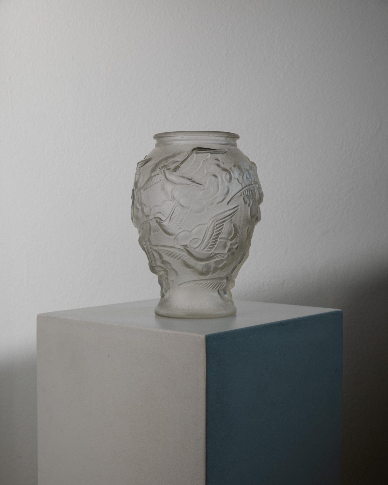 Vintage Art Deco Vase mit Schwalben-Relief von Josef Inwald