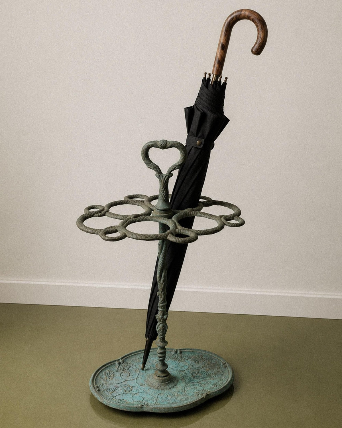 Vintage Schirmständer aus Messing in Schlangenform
