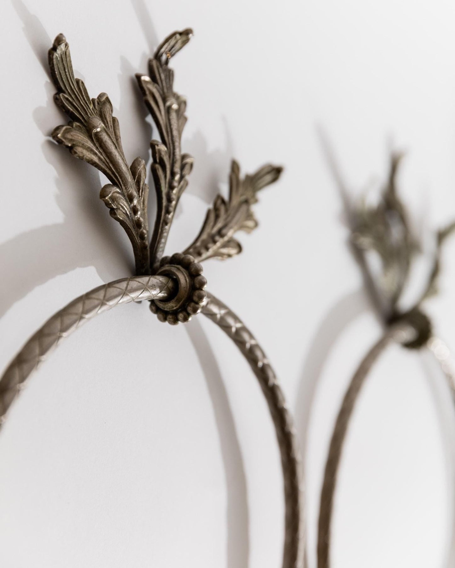 Vintage Handtuchring Set von 2 Eichenblatt Relief
