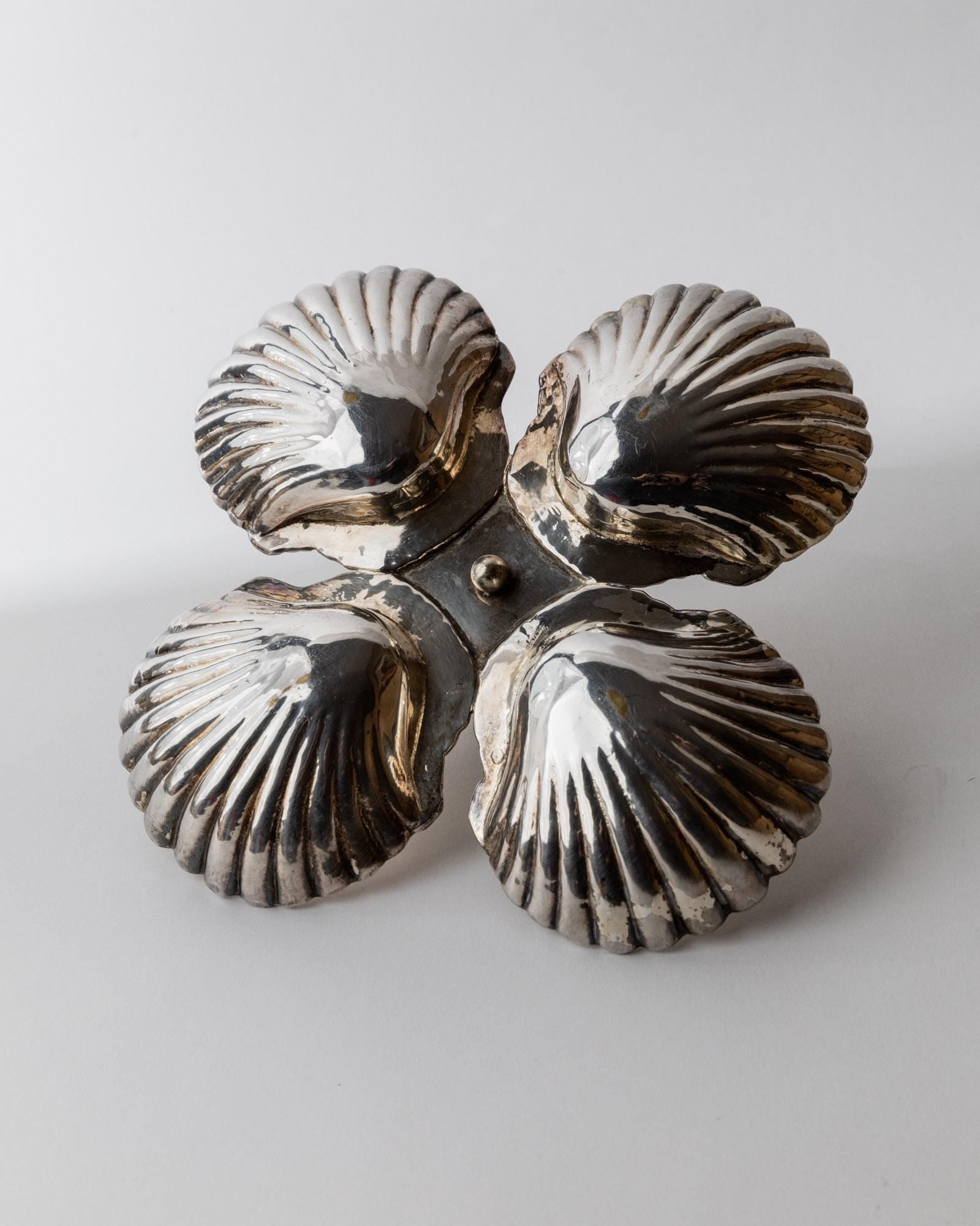 Vintage Schale Art Deco mit Muschelschalen und Zapfengriff