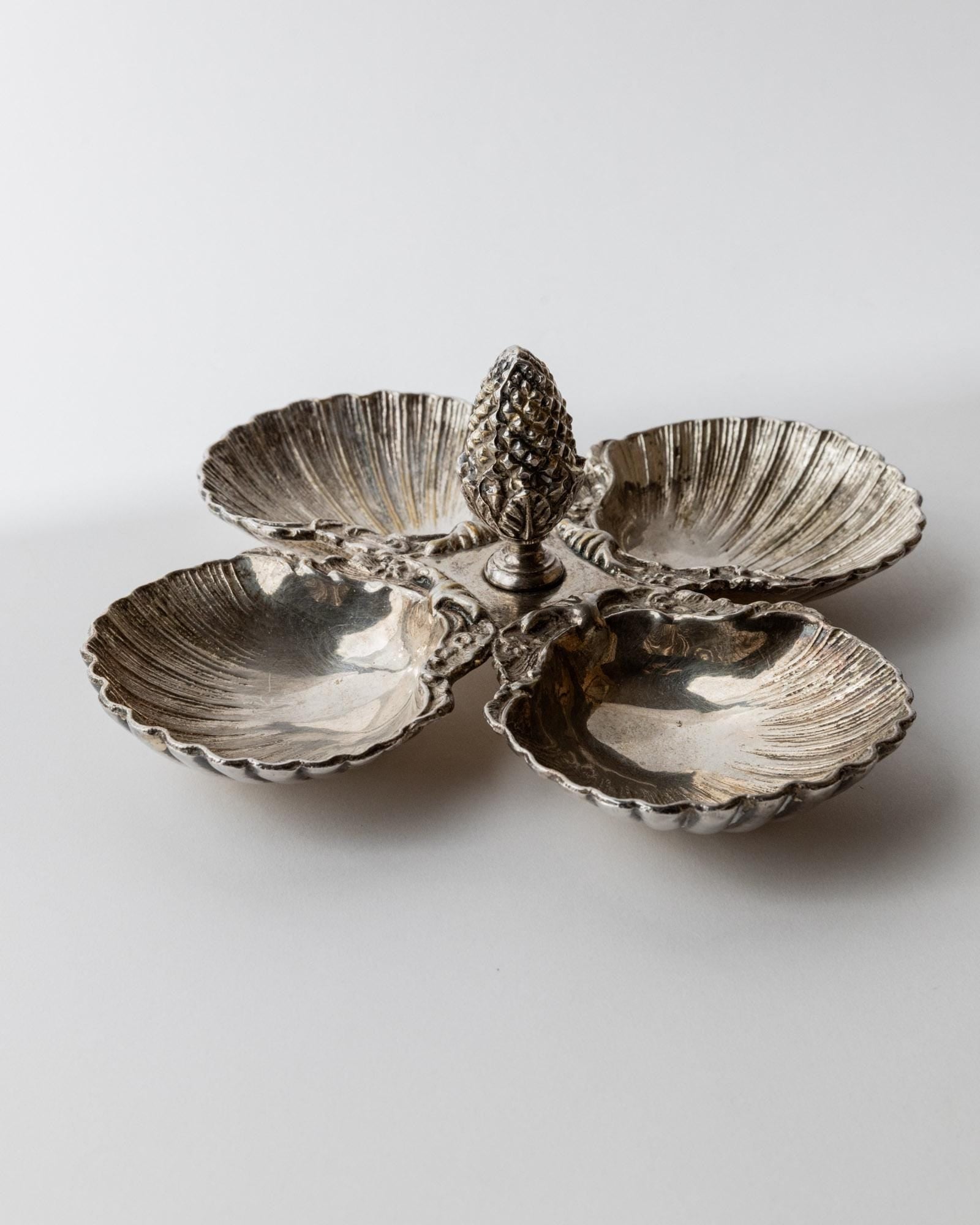 Vintage Schale Art Deco mit Muschelschalen und Zapfengriff