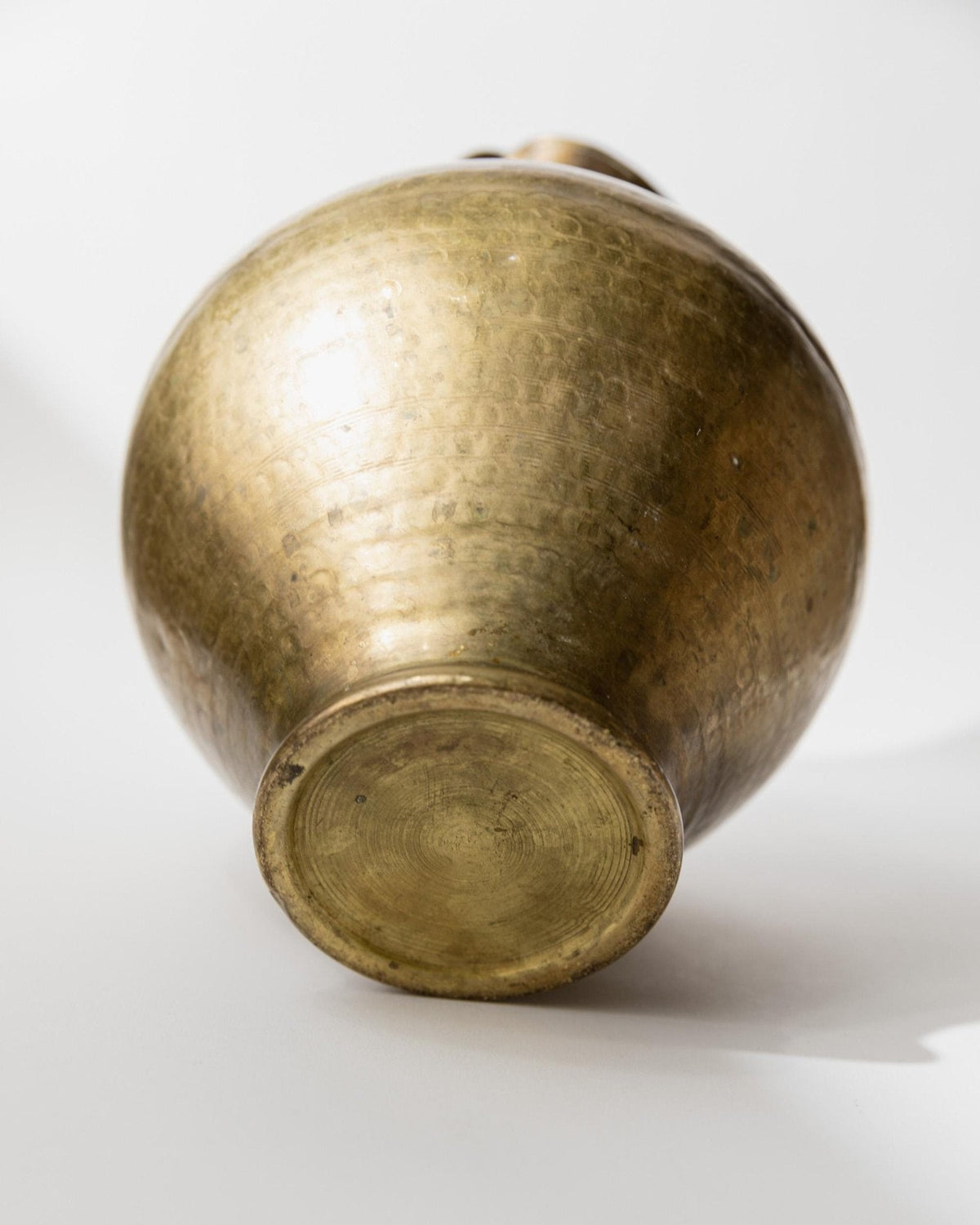 Vintage Messing Vase in Amphorenform, handgehämmert, Italien 1940er