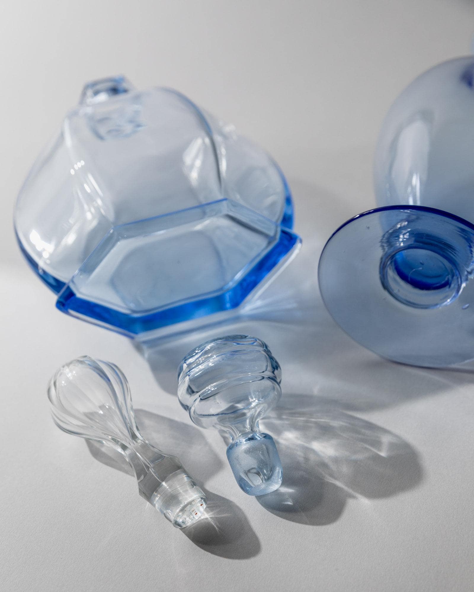 Vintage Dekanter Set von 2 Murano Glas von Murano Italien blaue skulpturale Formen