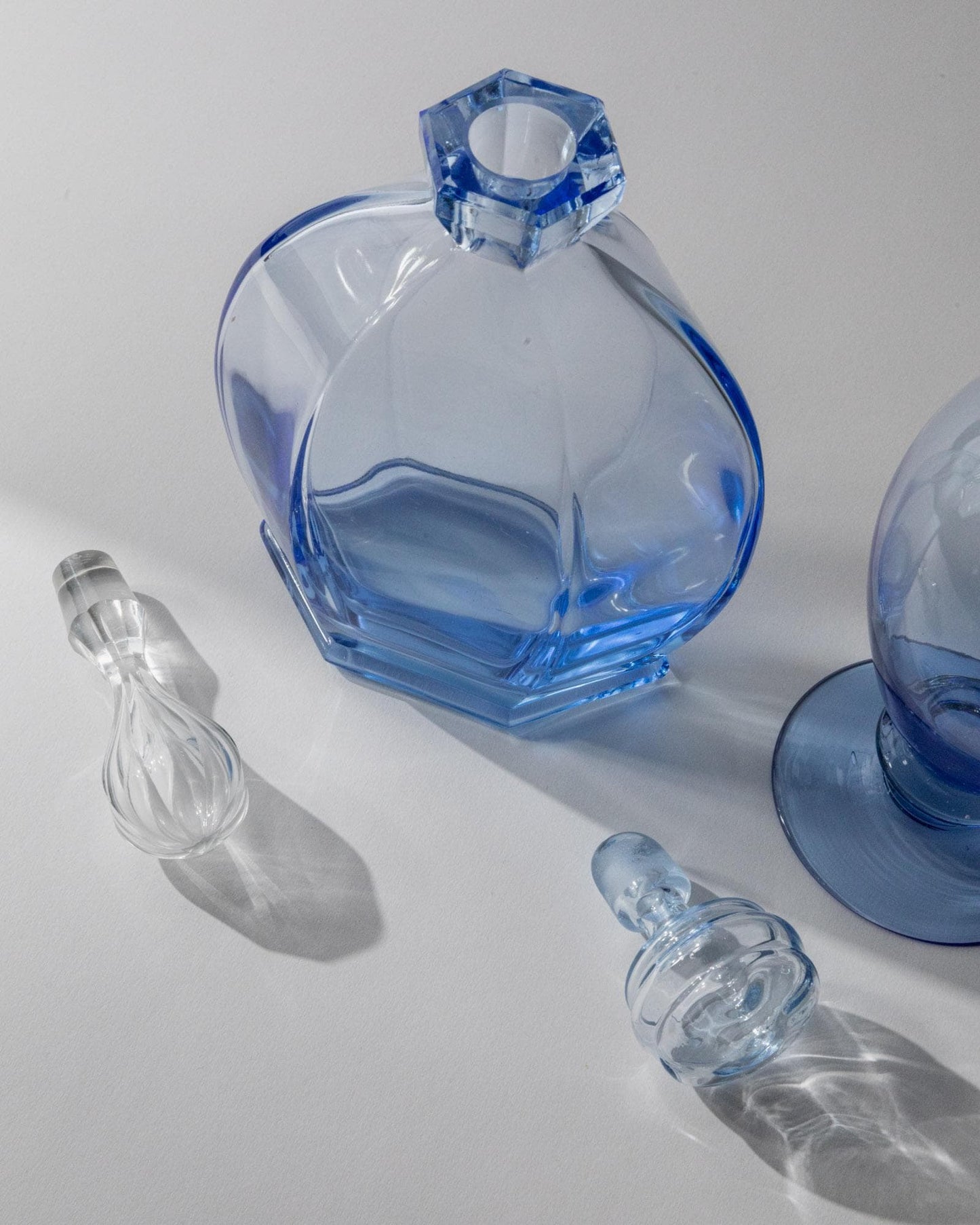 Vintage Dekanter Set von 2 Murano Glas von Murano Italien blaue skulpturale Formen