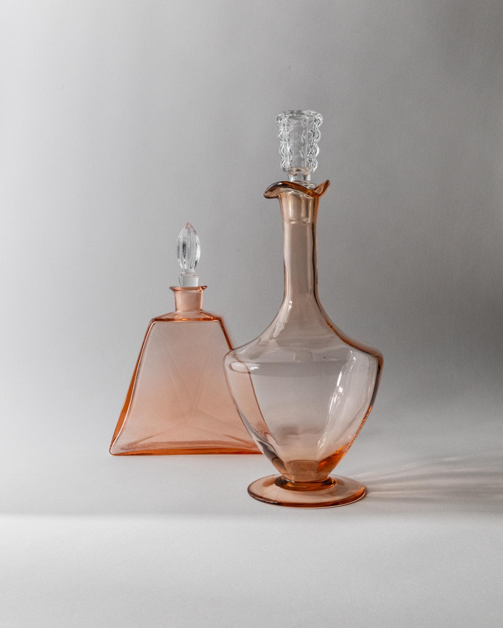 Vintage Dekanter Set von 2 Murano Glas Rosalin verschiedene Formen