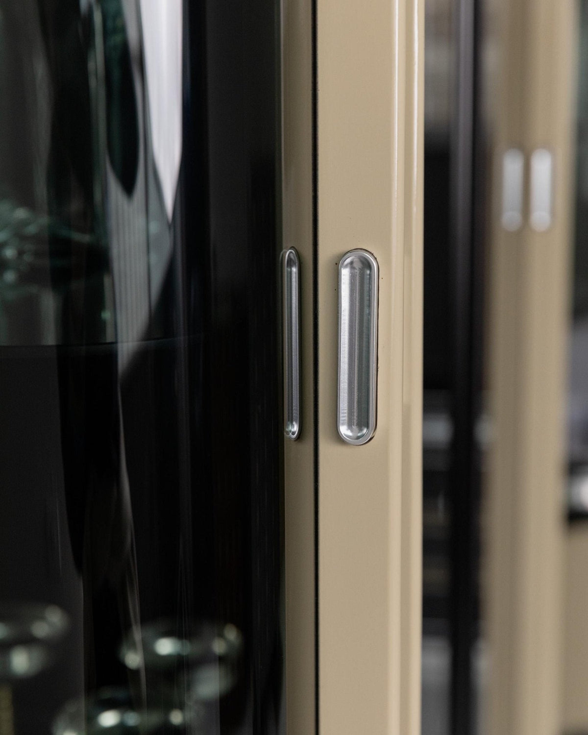 Vintage Barschrank von Elemento B für Elemento B Schwarz Beige Grün Aluminium Rauchglas