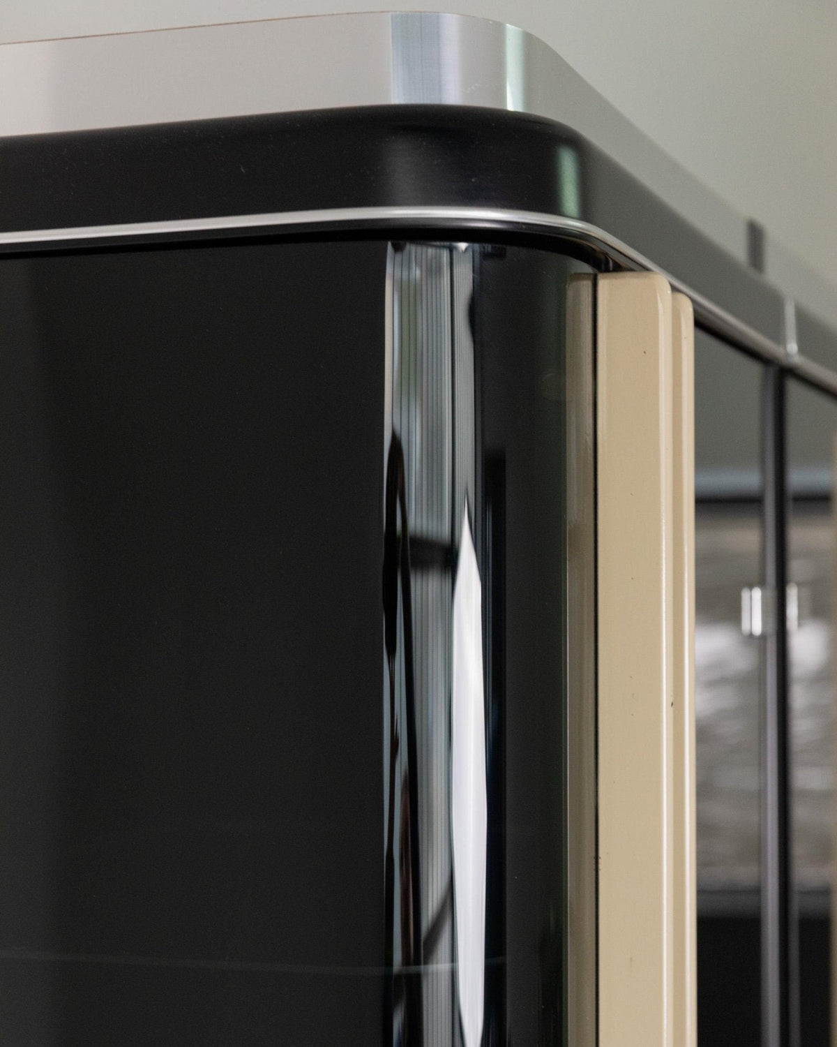 Vintage Barschrank von Elemento B für Elemento B Schwarz Beige Grün Aluminium Rauchglas