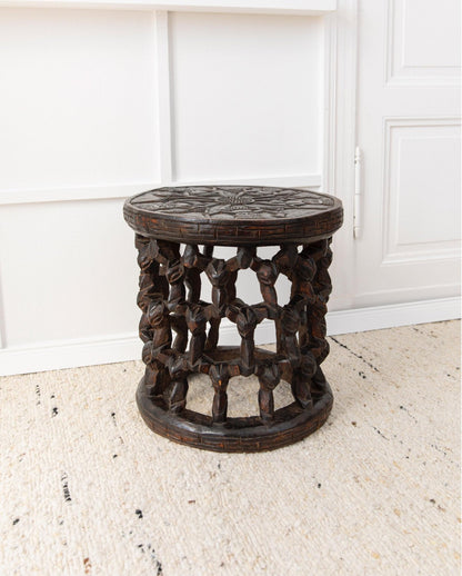Vintage Bamileke Hocker aus Kamerun, handgeschnitzt mit Spinnenmotiv