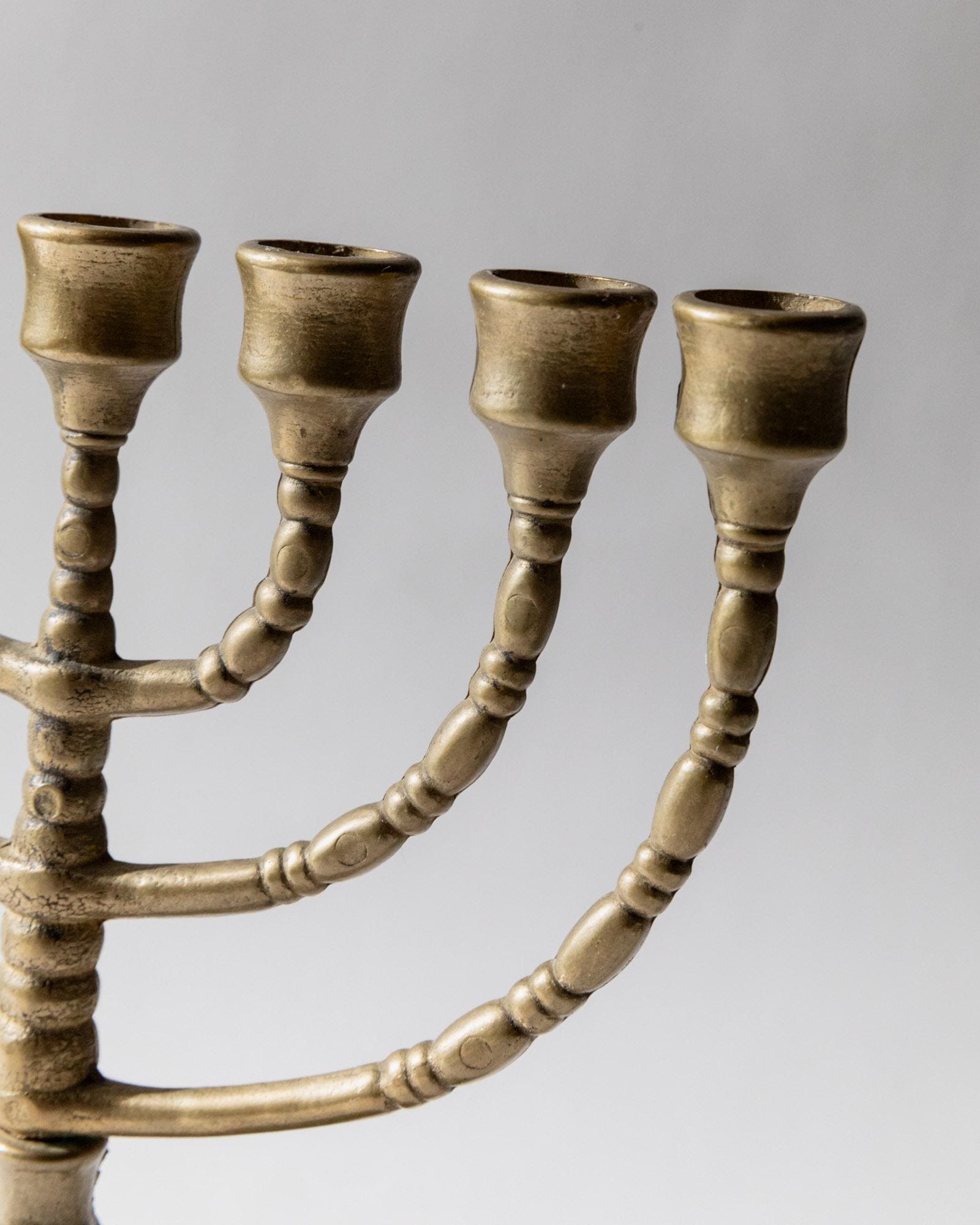 Vintage Kerzenhalter Seven-arm Menorah mit Ornamenten Judaica Tischdeko