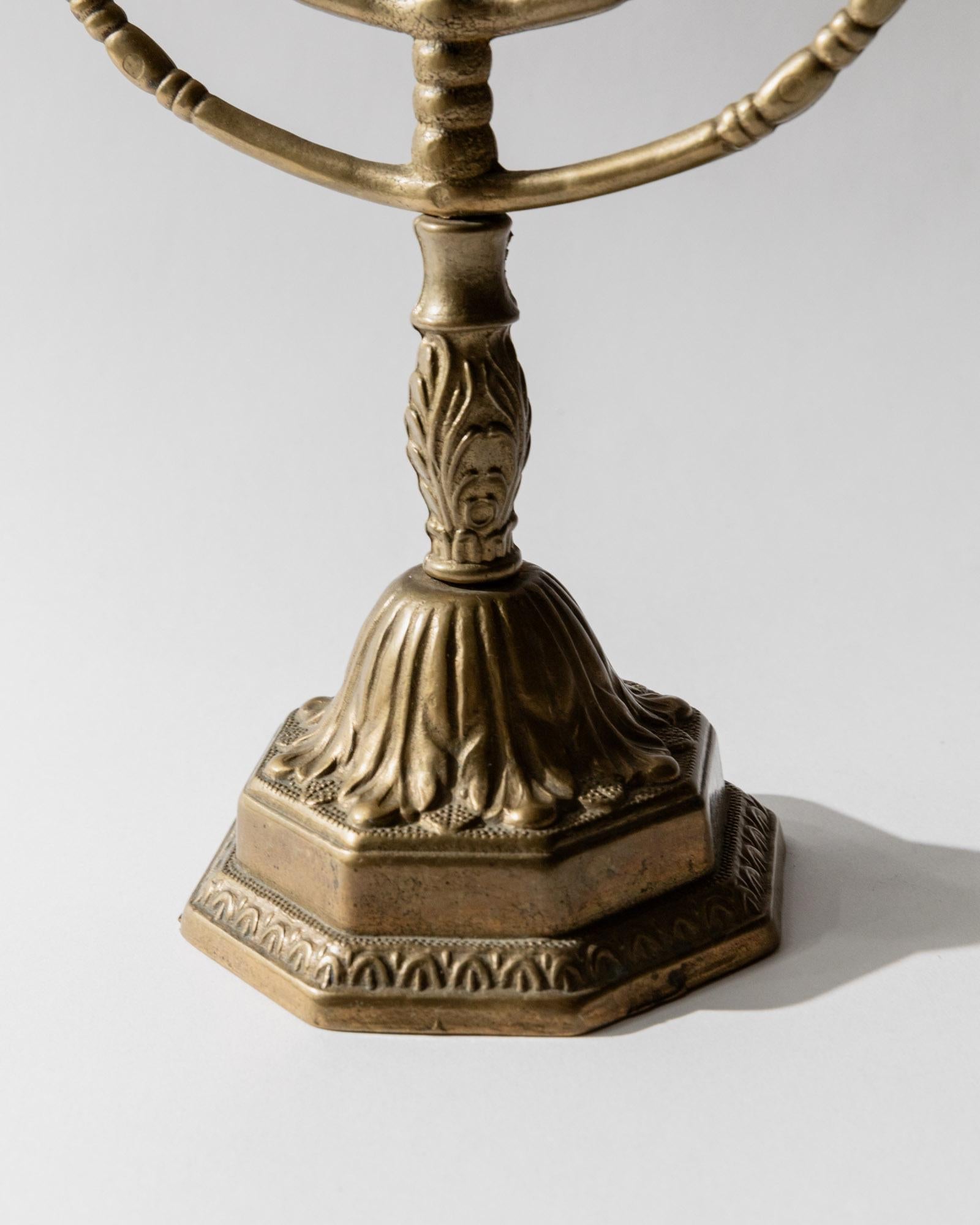 Vintage Kerzenhalter Seven-arm Menorah mit Ornamenten Judaica Tischdeko