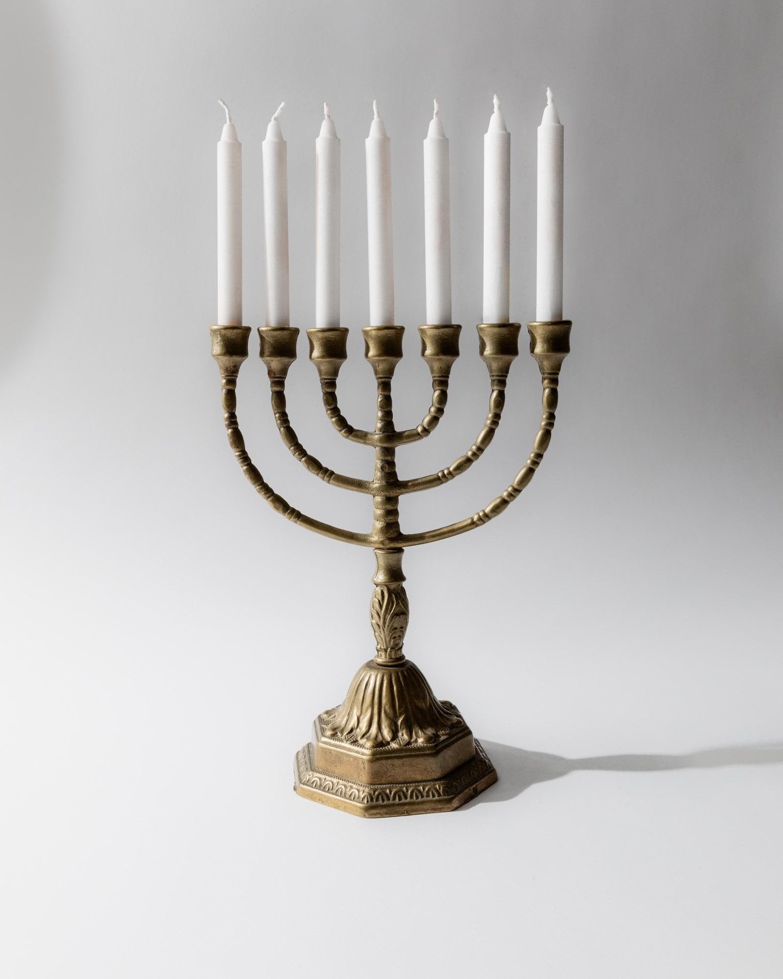 Vintage Kerzenhalter Seven-arm Menorah mit Ornamenten Judaica Tischdeko
