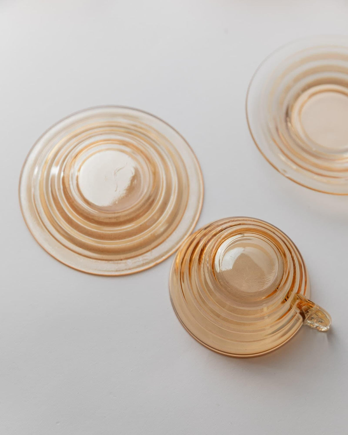 Vintage Kaffeetasse Gondolo-Design Set von 5 aus apricotfarbenem Glas mit Unterteller