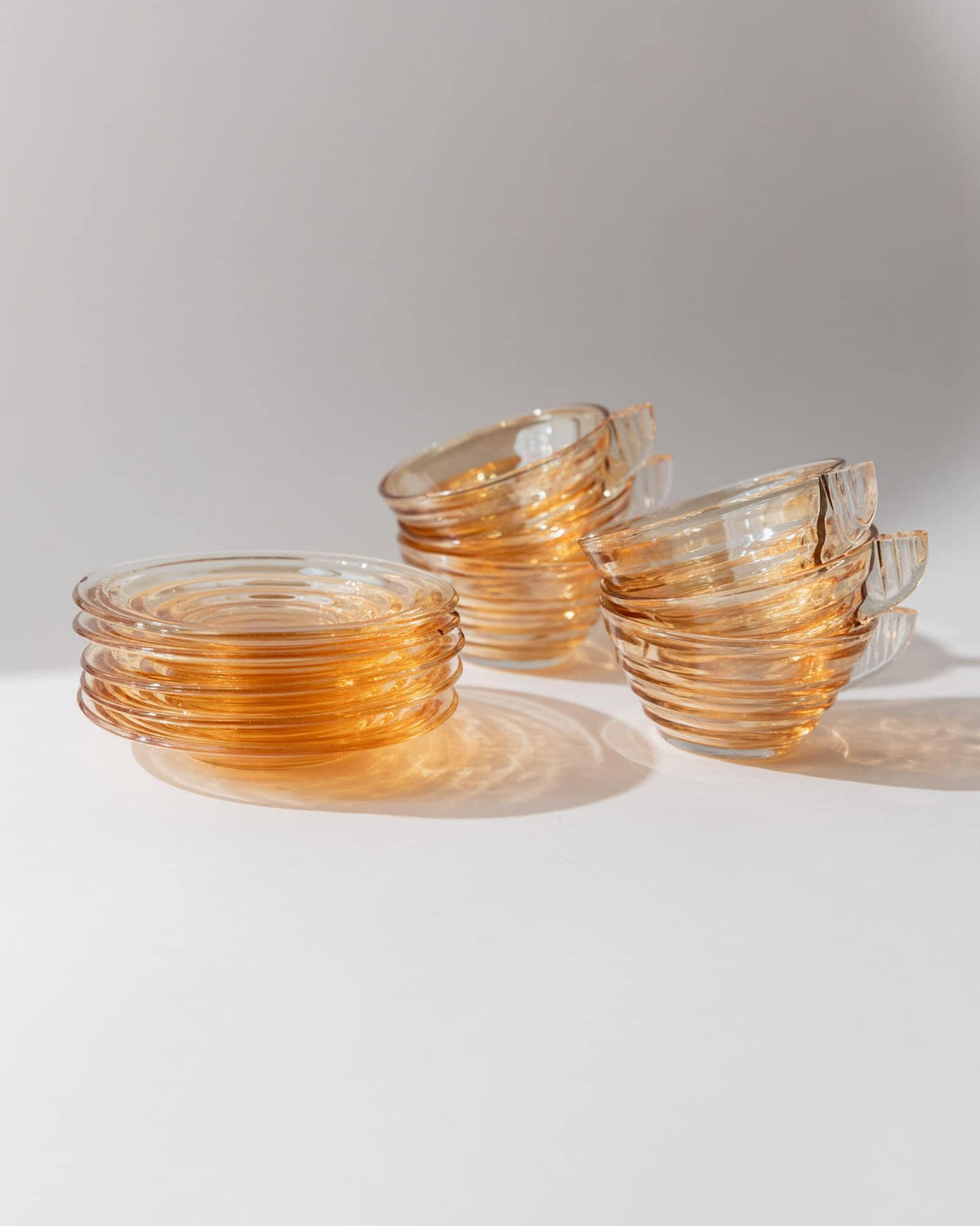 Vintage Kaffeetasse Gondolo-Design Set von 5 aus apricotfarbenem Glas mit Unterteller
