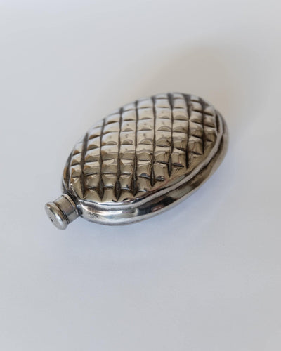 Flachmann vintage argenté en forme de pomme de pin des années 1950