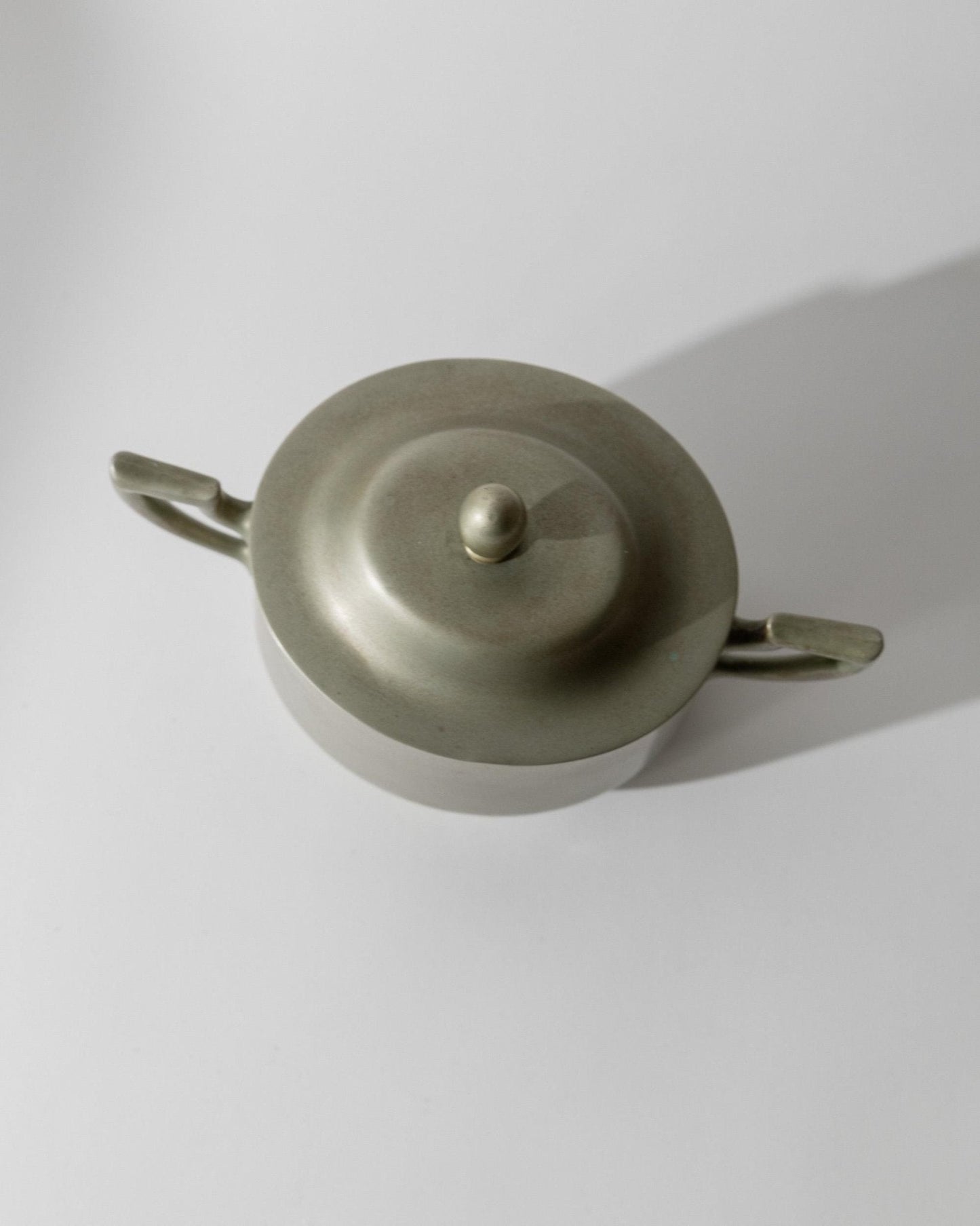 Vintage versilberte Deckeldose mit zwei Griffen aus den 1950ern