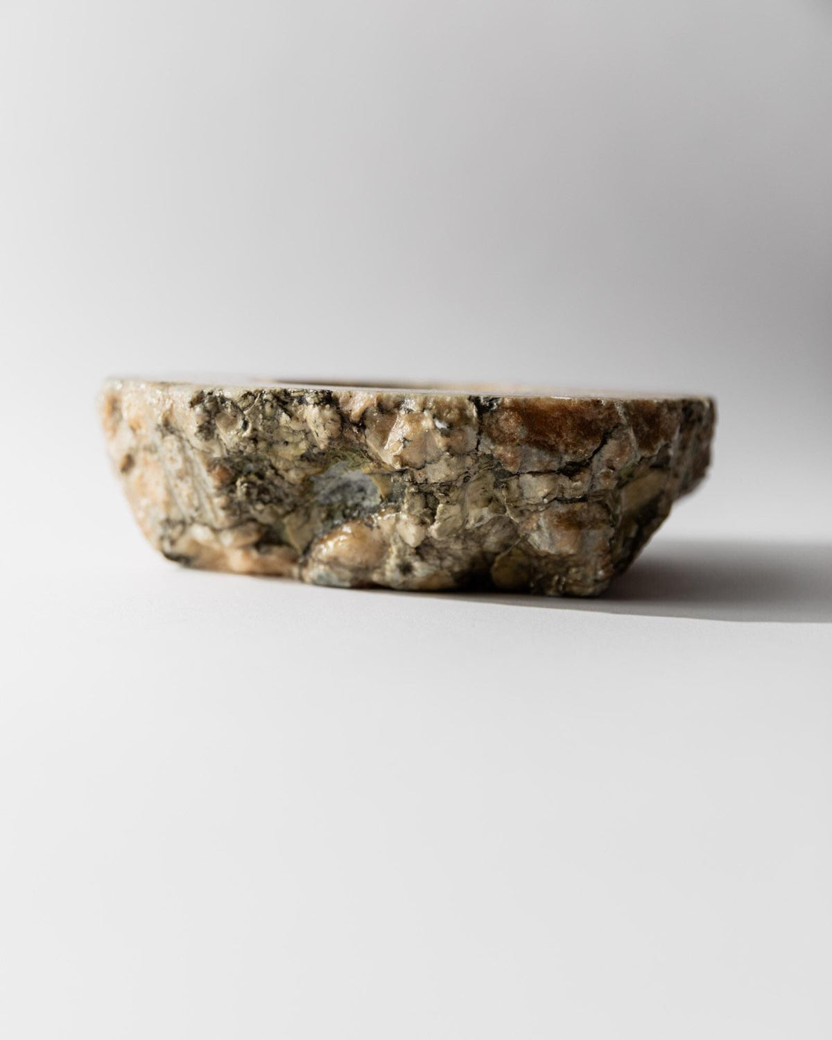 Vintage Aschenbecher aus Alabaster, handgeschnitzt, Italien, Grün Pfirsich, Patina