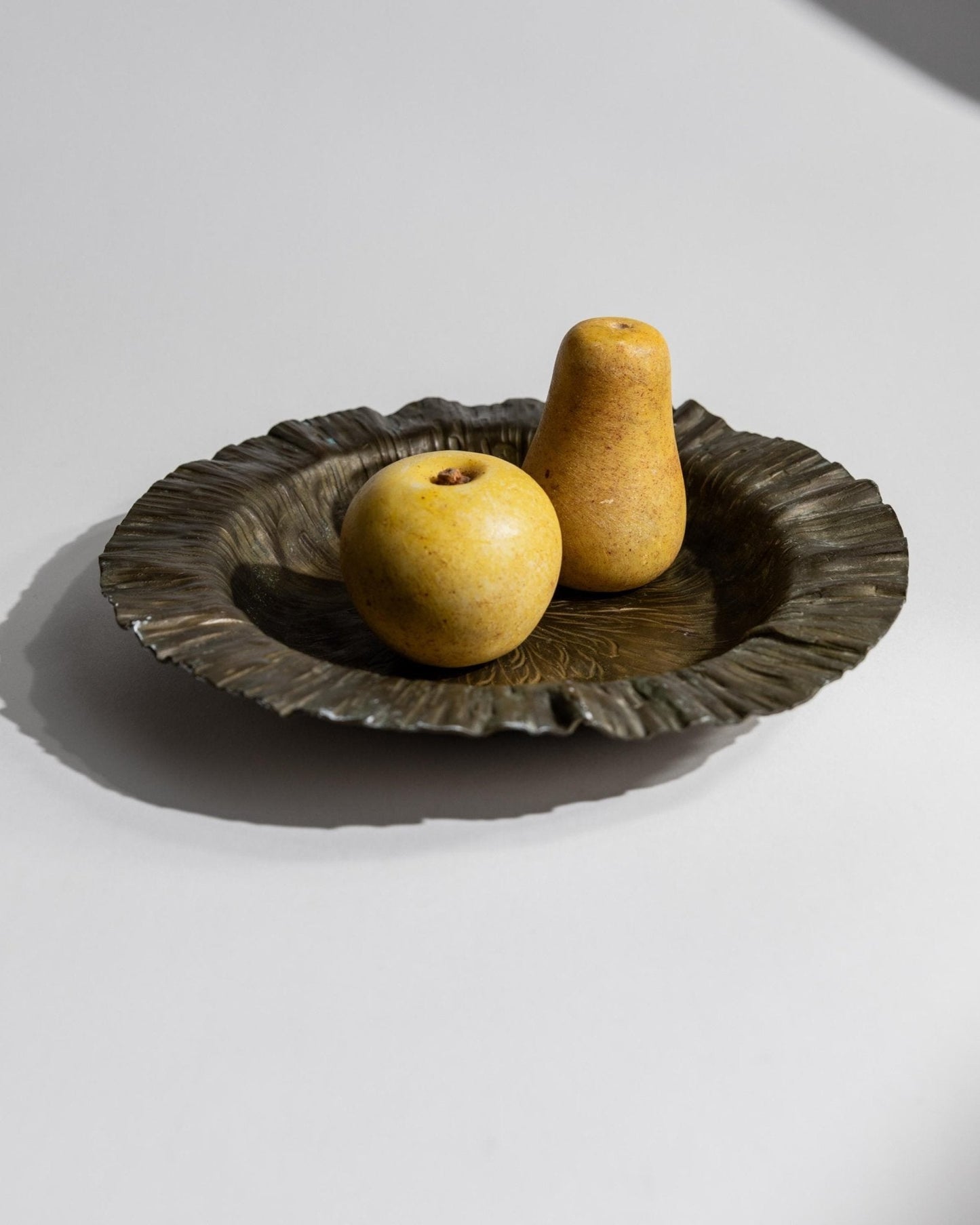 Vintage Schale Flower Relief von Marioni für Marioni Italy