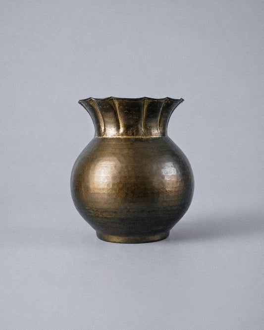 Vintage Messing Vase mit gewelltem Rand, Kugelform
