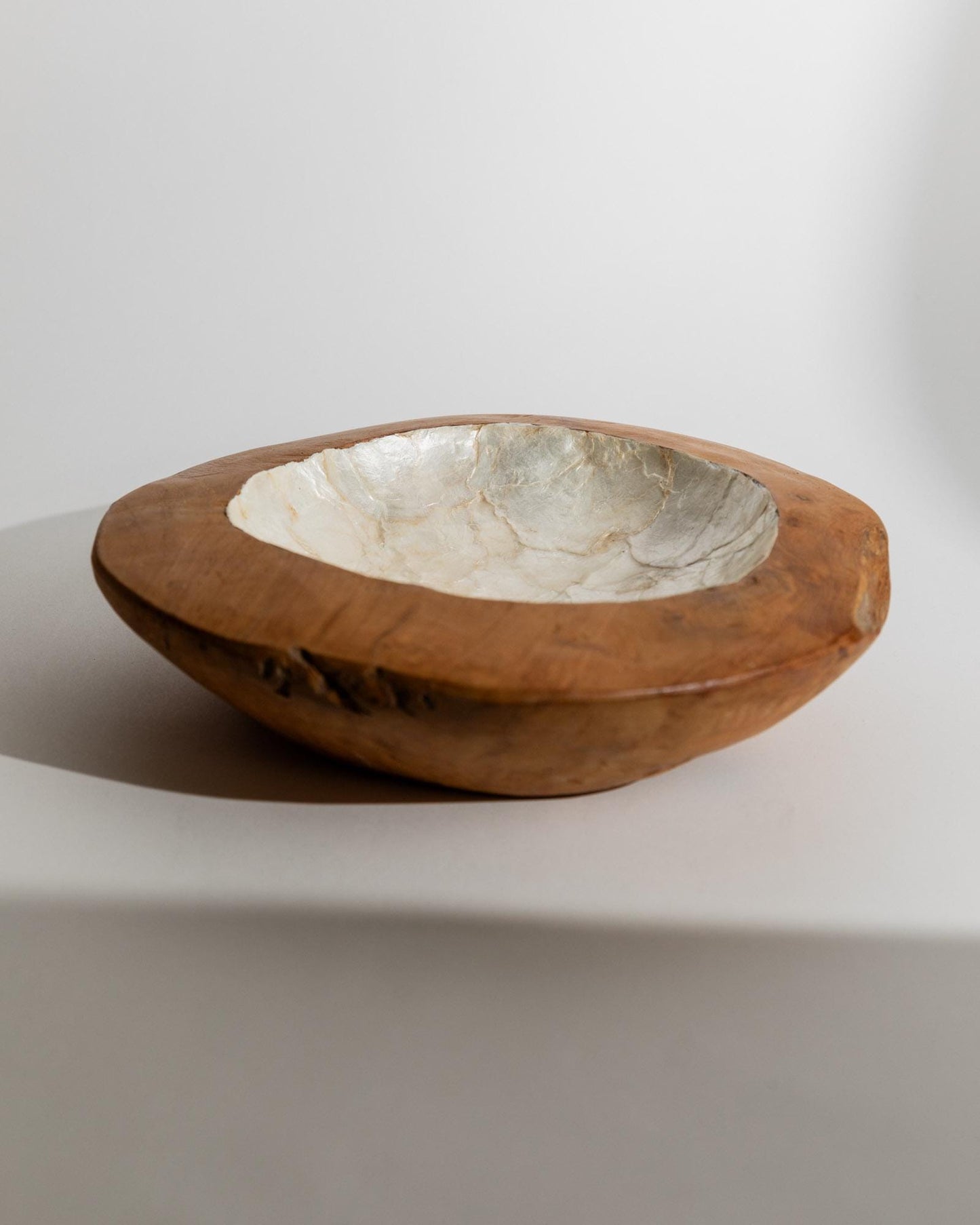 Vintage Schale mit Perlmuttintarsien, 1960er, handgefertigt, organische Form, Italien