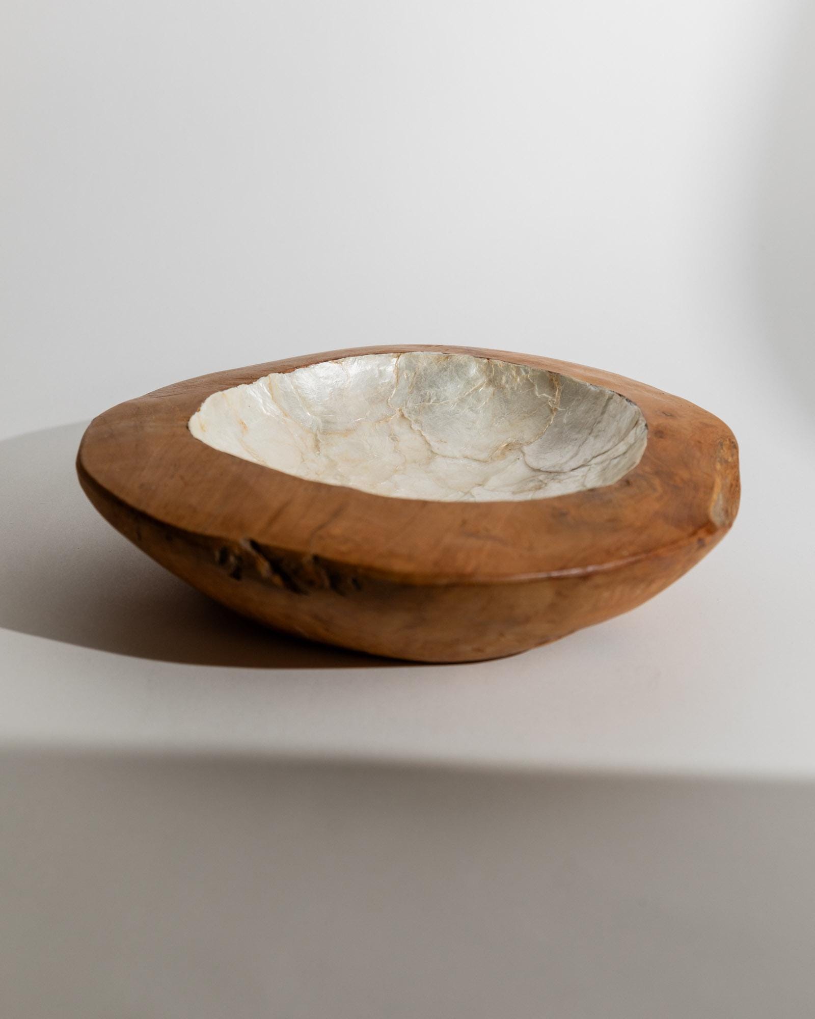 Vintage Schale mit Perlmuttintarsien, 1960er, handgefertigt, organische Form, Italien
