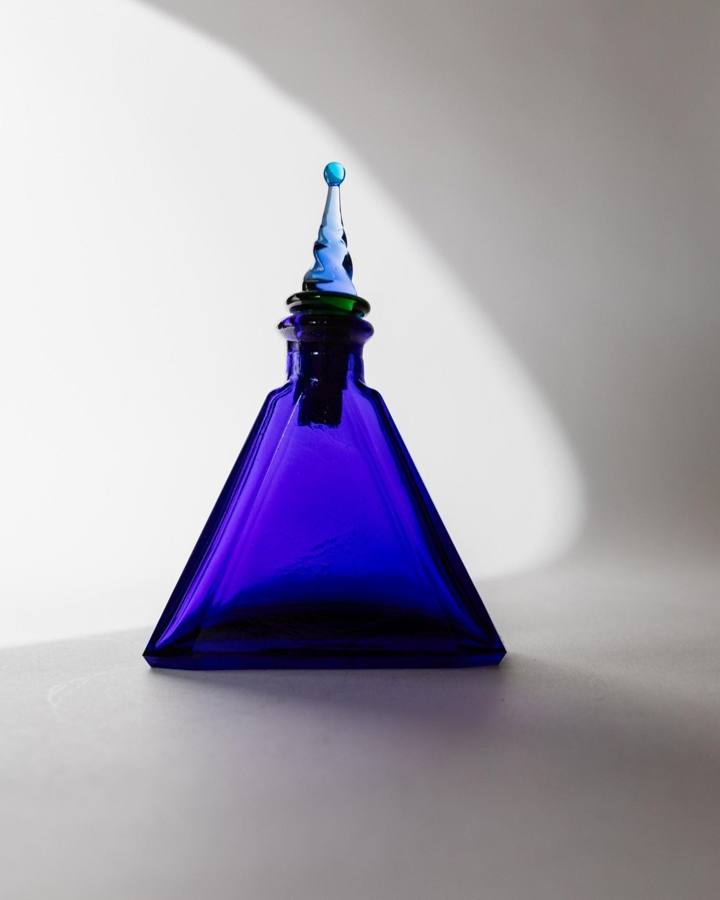 Vintage Murano Glas Karaffe, royal blau, dreieckig, 1960er Jahre