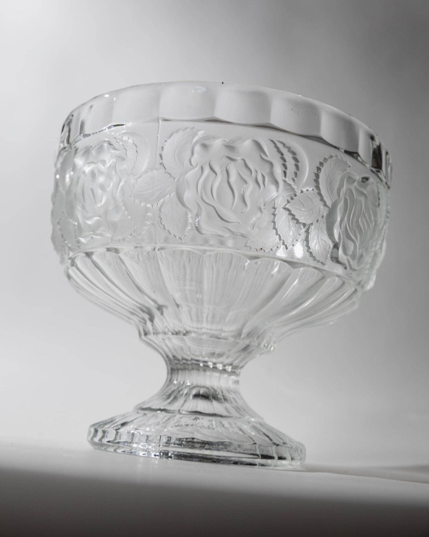 Vintage Glasschale auf Fuß, floral texturiert, 1960er Jahre
