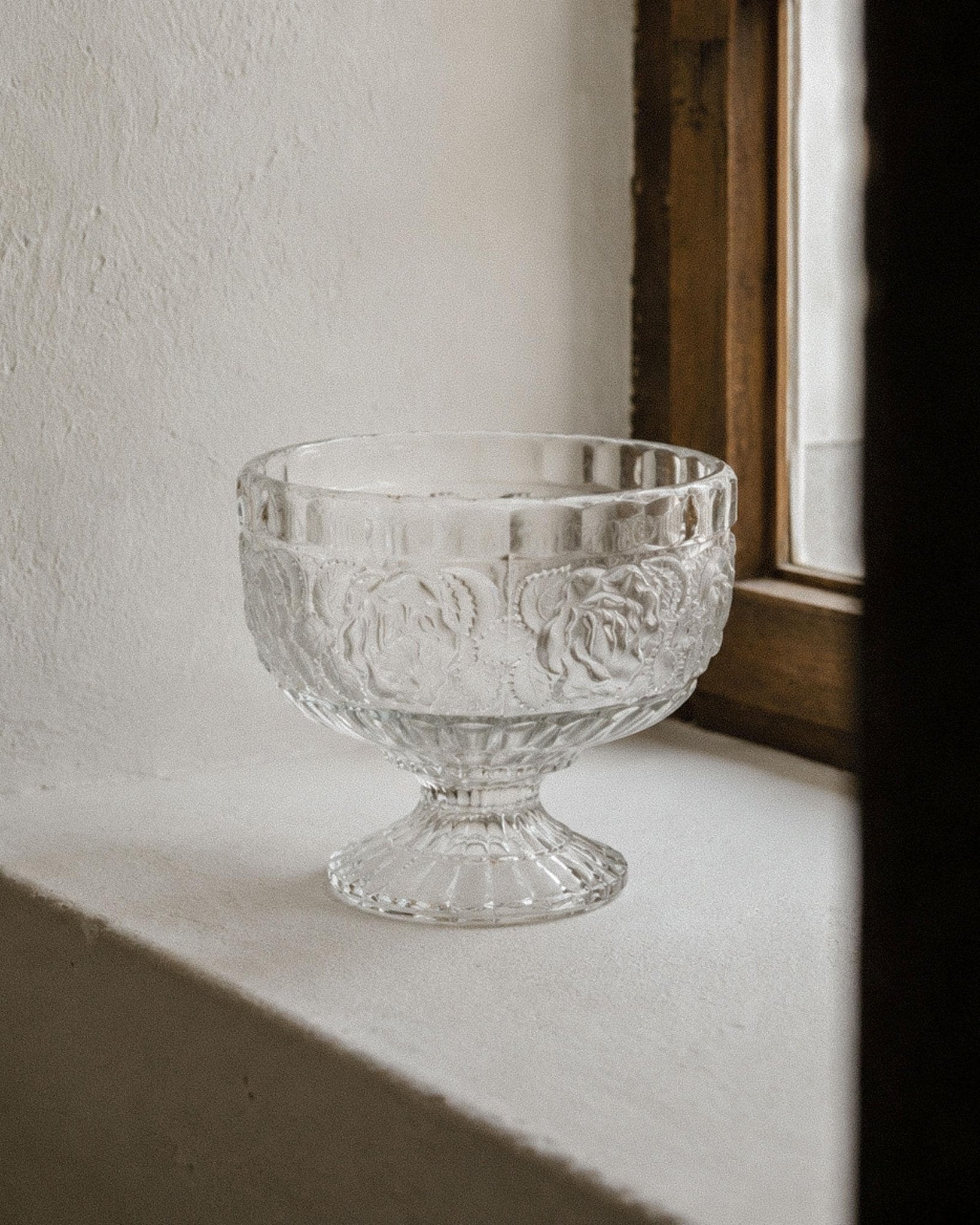 Vintage Glasschale auf Fuß, floral texturiert, 1960er Jahre