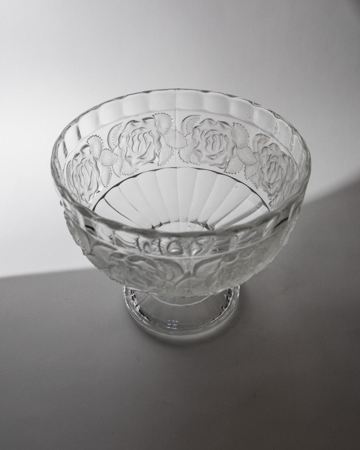 Vintage Glasschale auf Fuß, floral texturiert, 1960er Jahre