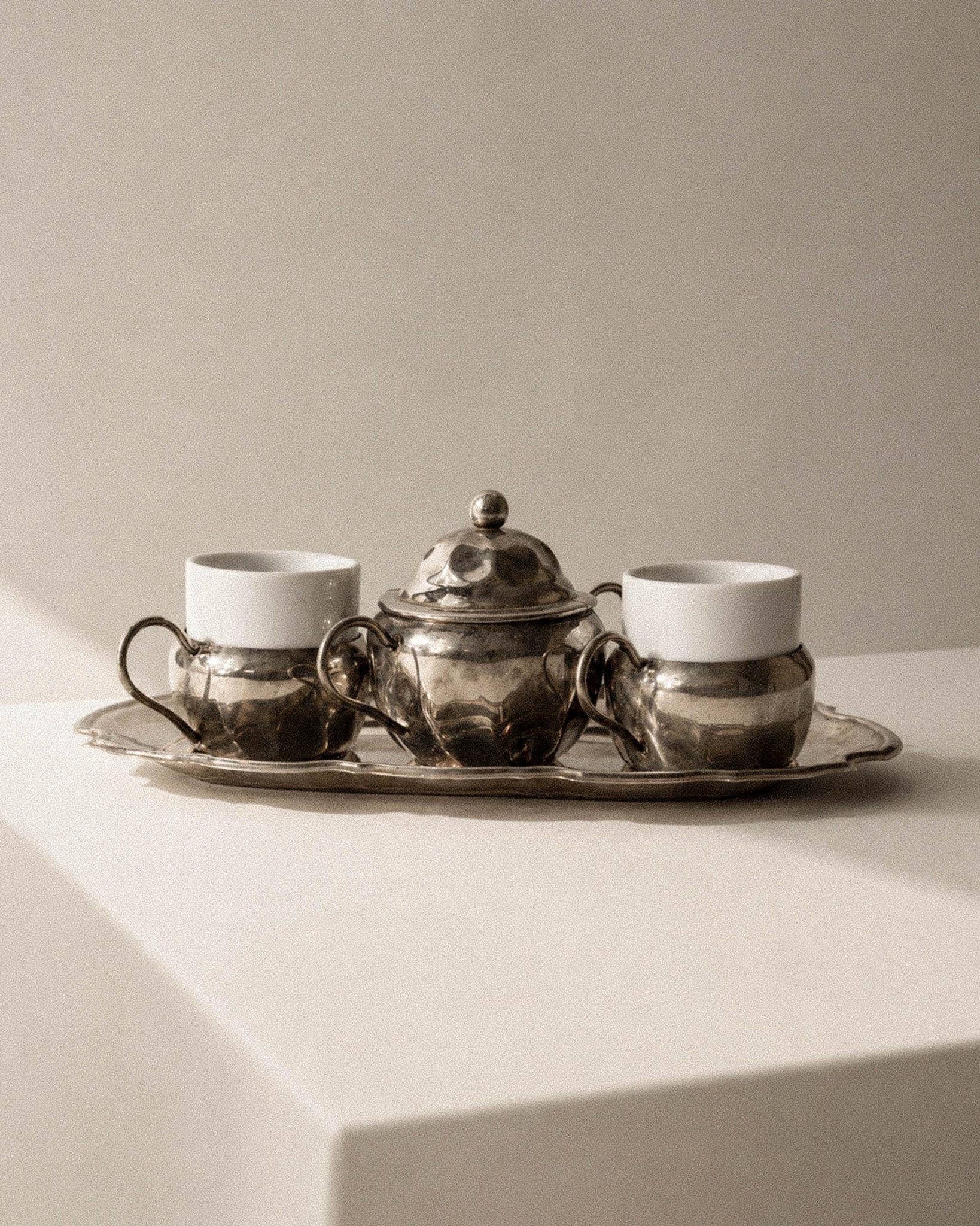 Vintage versilbertes Kaffeeset mit zwei Espressotassen, Zuckerdose und Tablett, 1960er