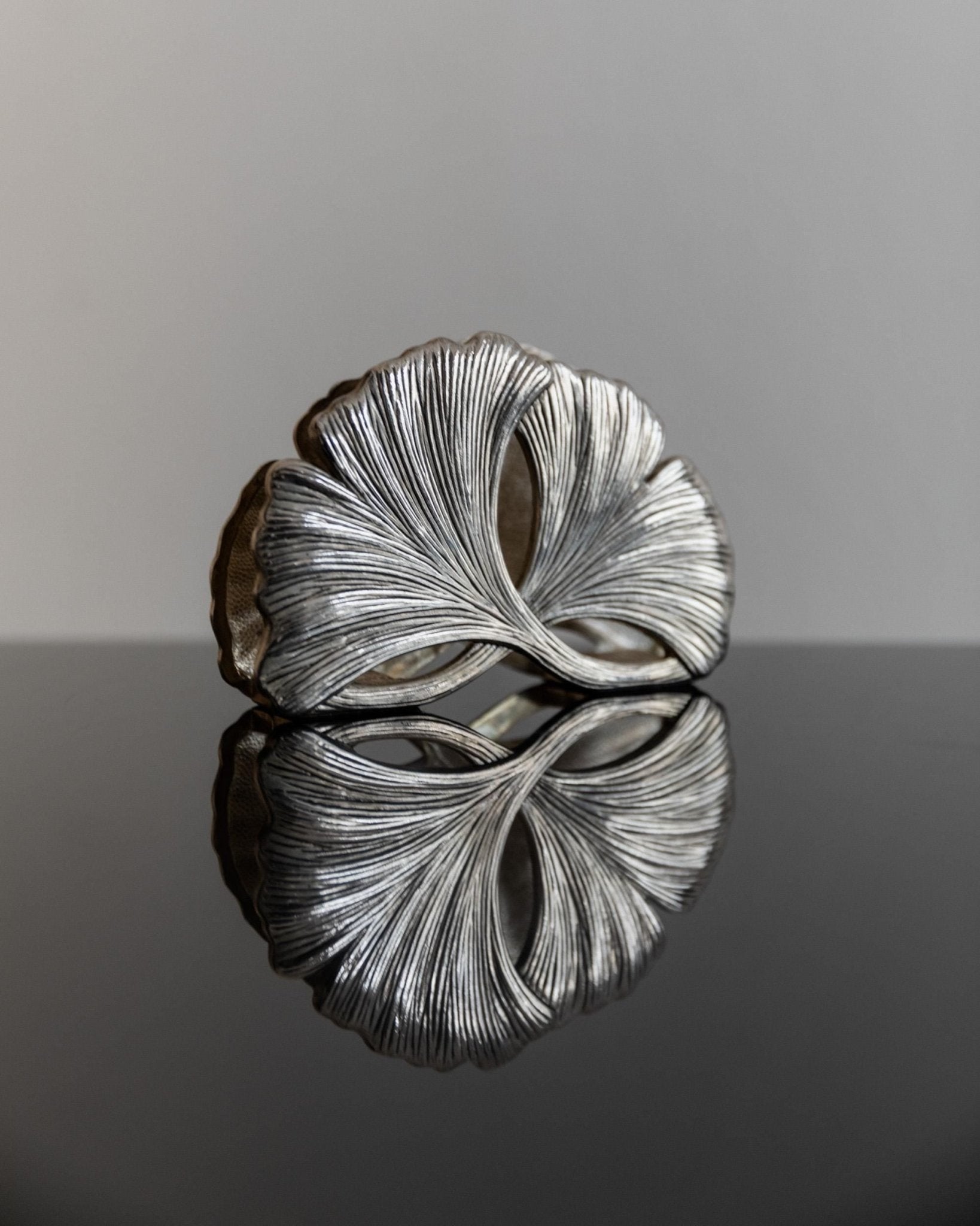 Vintage Halter Ginkgo-Motiv von Silea