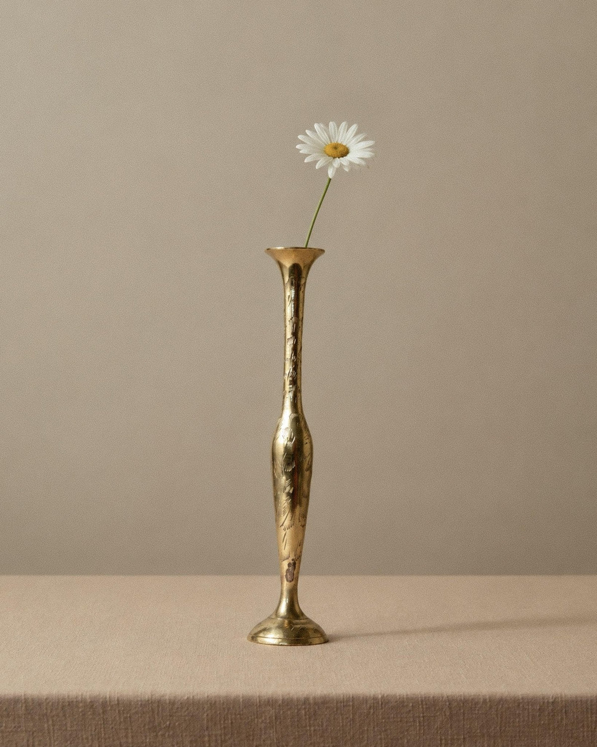 Vintage Messing-Vase mit graviertem Ethno-Muster