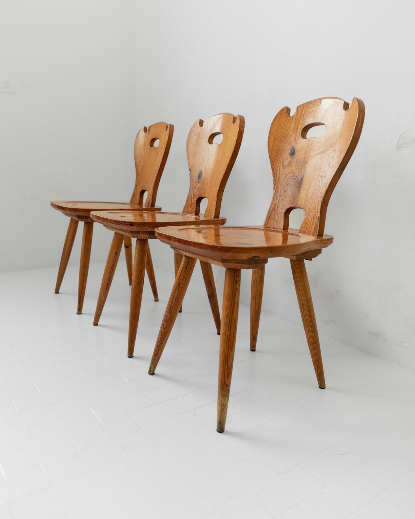 Set von 3 Vintage Bauernhausstuhl aus Massivholz im Folk-Stil, 1960er