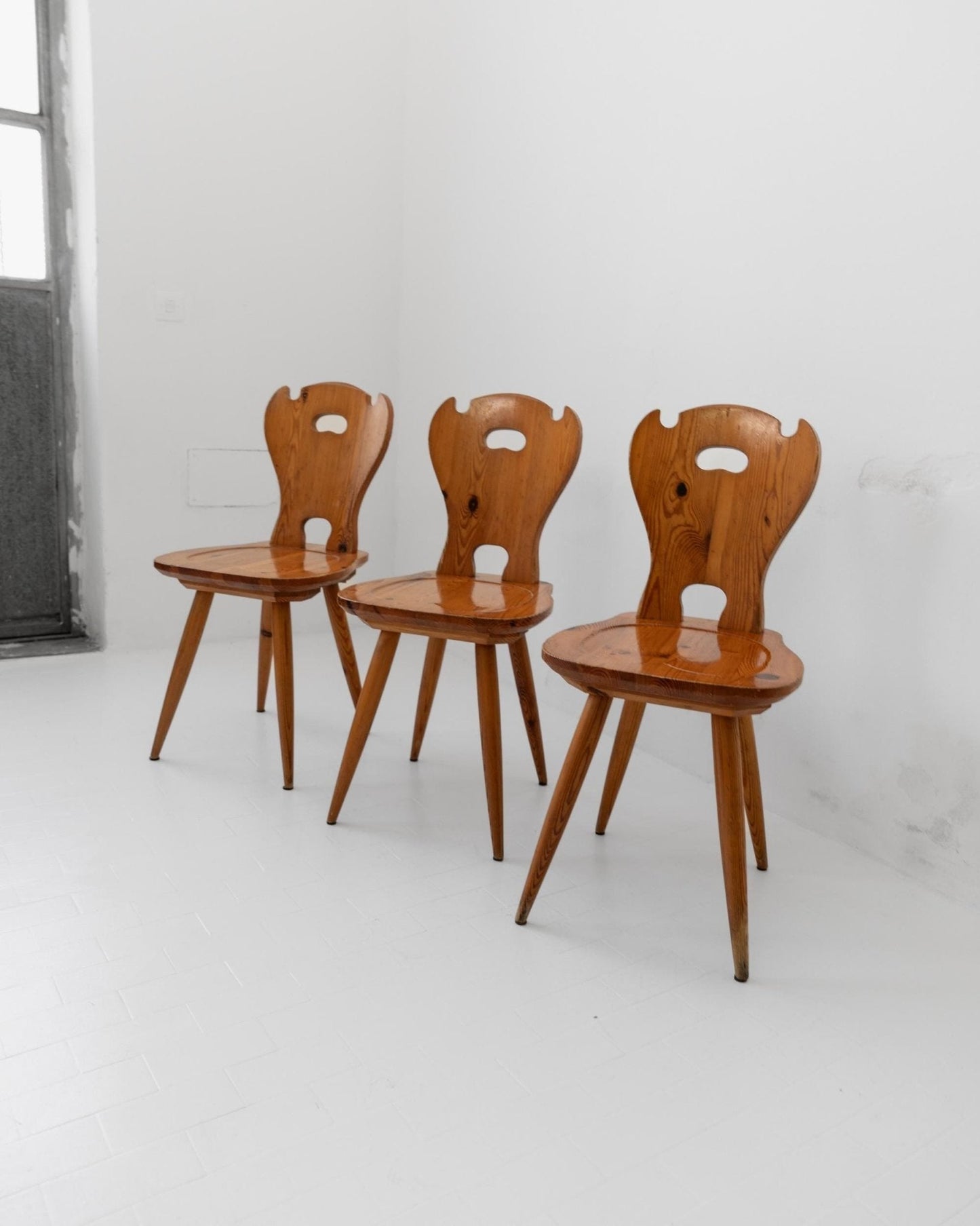 Set von 3 Vintage Bauernhausstuhl aus Massivholz im Folk-Stil, 1960er