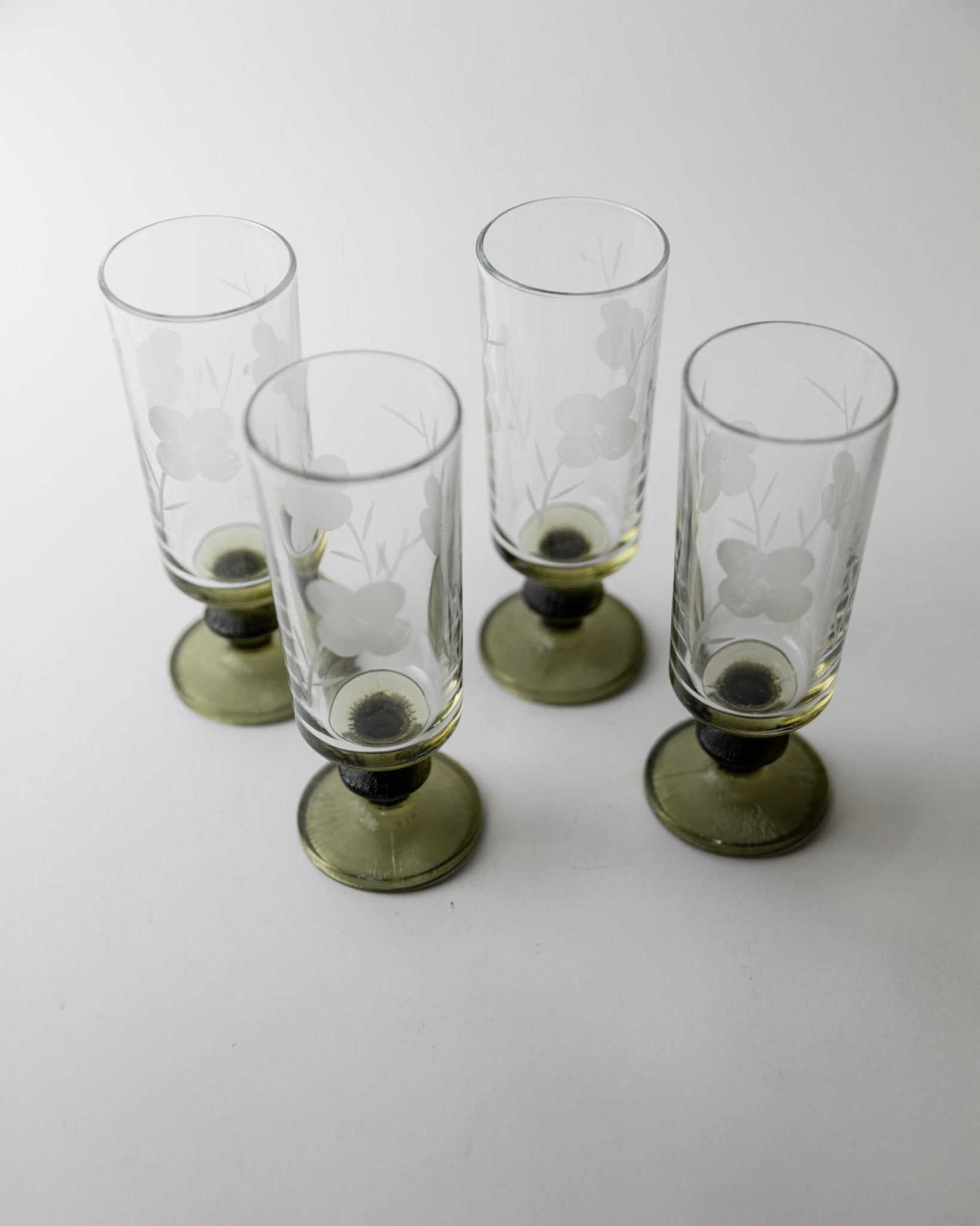 Set von 4 Vintage Champagnergläser mit olivgrünem Stiel, Italien 1970er