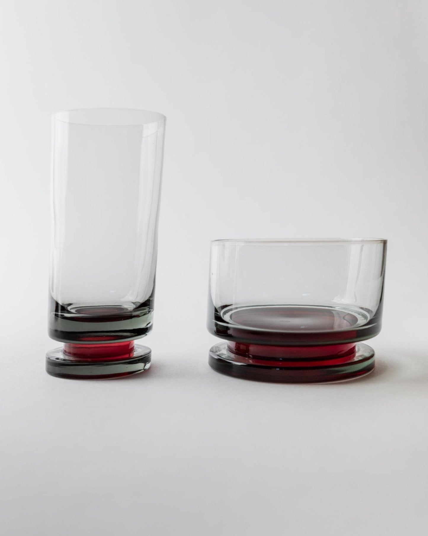 Set von 8 Vintage Trinkgläser Grau mit rotem Stiel, 1970er