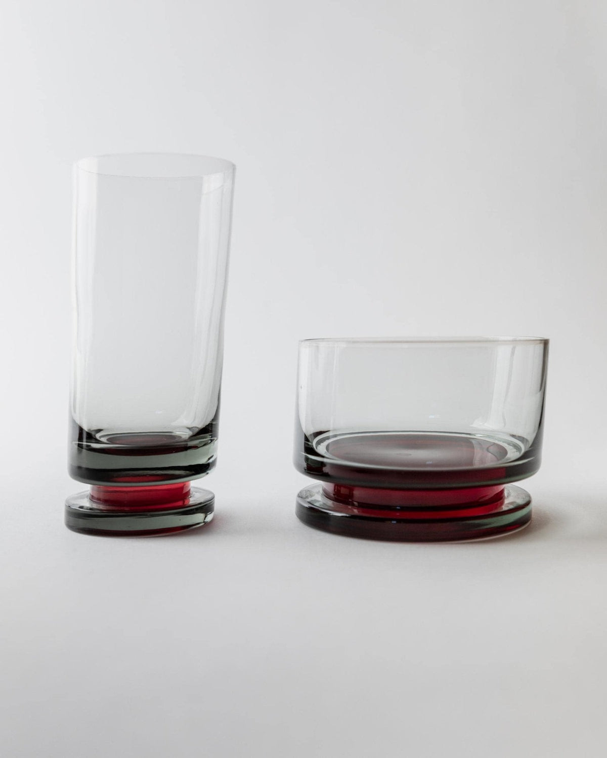 Set von 8 Vintage Trinkgläser Grau mit rotem Stiel, 1970er