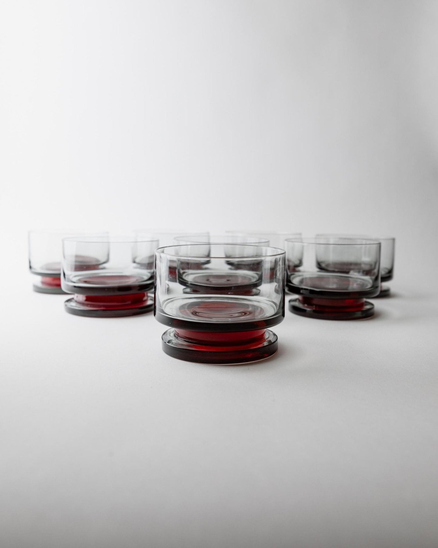 Set von 8 Vintage Trinkgläser Grau mit rotem Stiel, 1970er