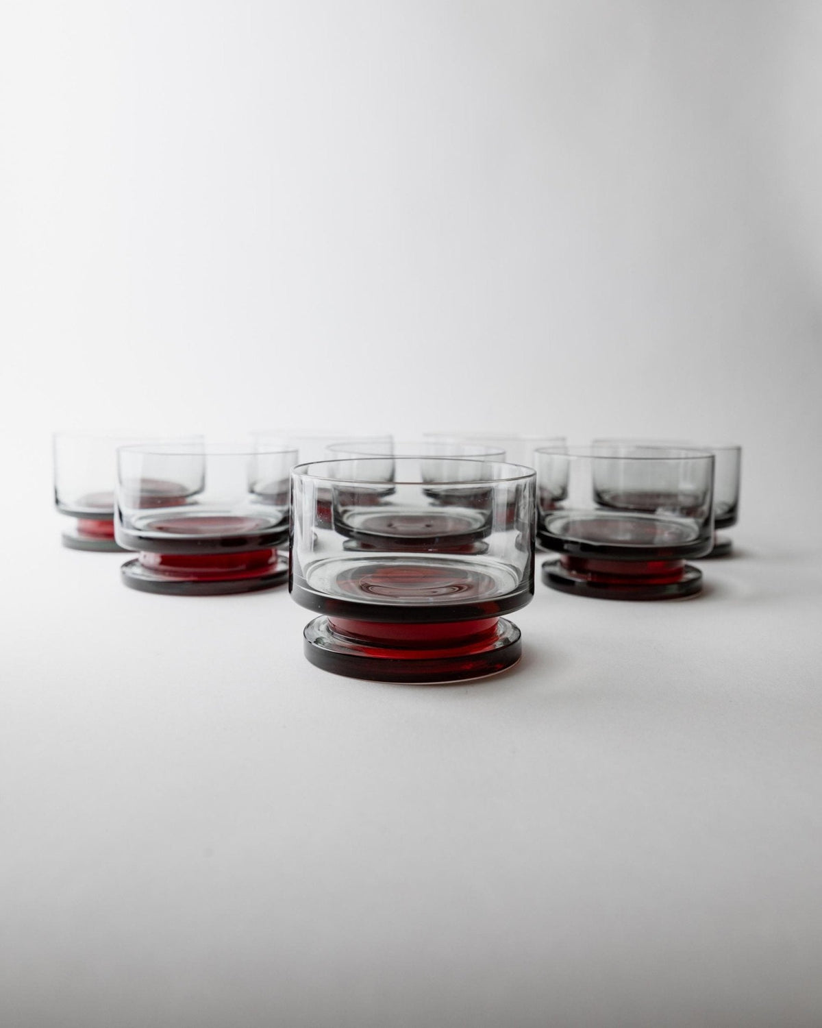 Set von 8 Vintage Trinkgläser Grau mit rotem Stiel, 1970er