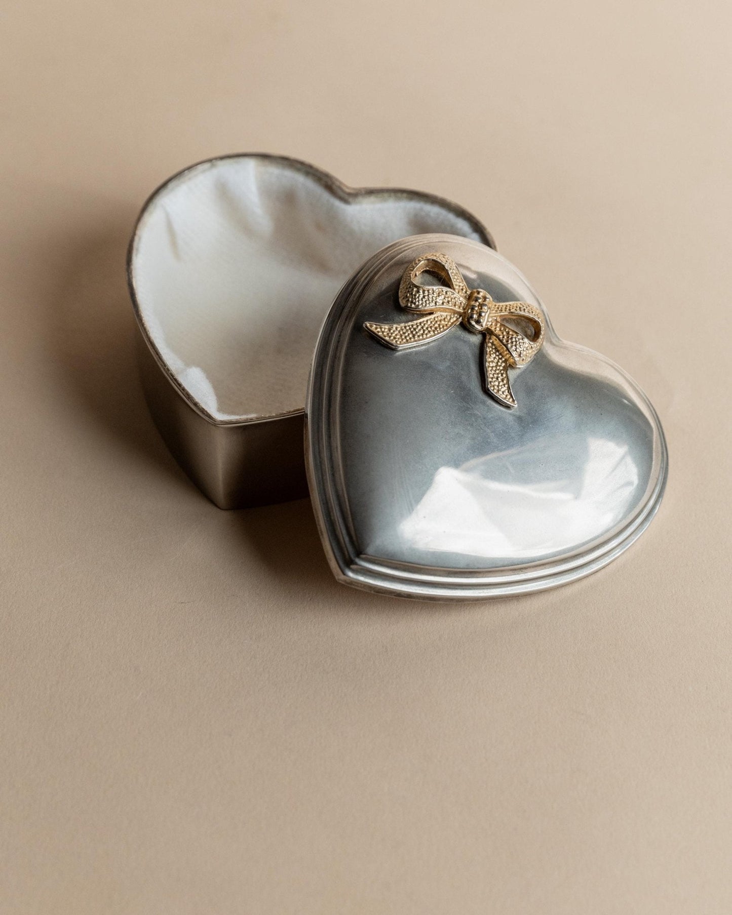 Vintage Schmuckschatulle Herzform mit Schleife