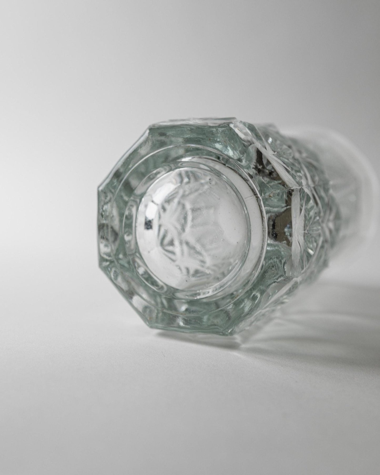 Vintage Glasvase mit Blattmotiv von Fidenza Italien