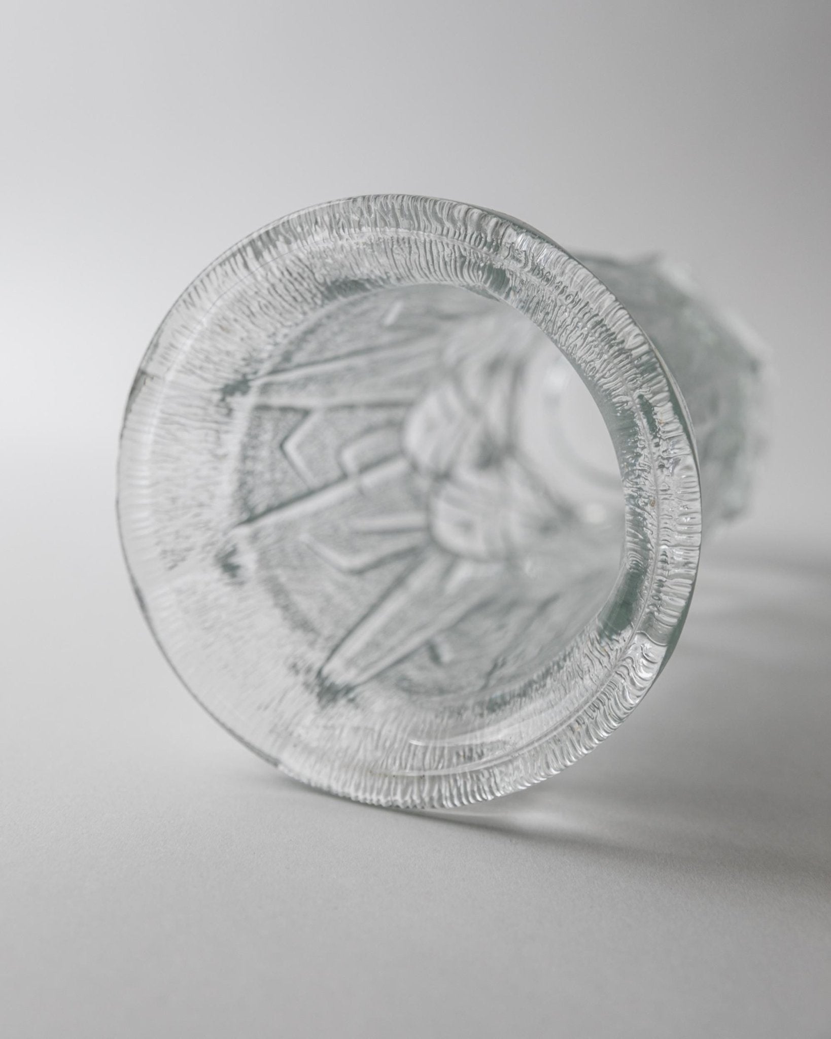 Vintage Glasvase mit Blattmotiv von Fidenza Italien