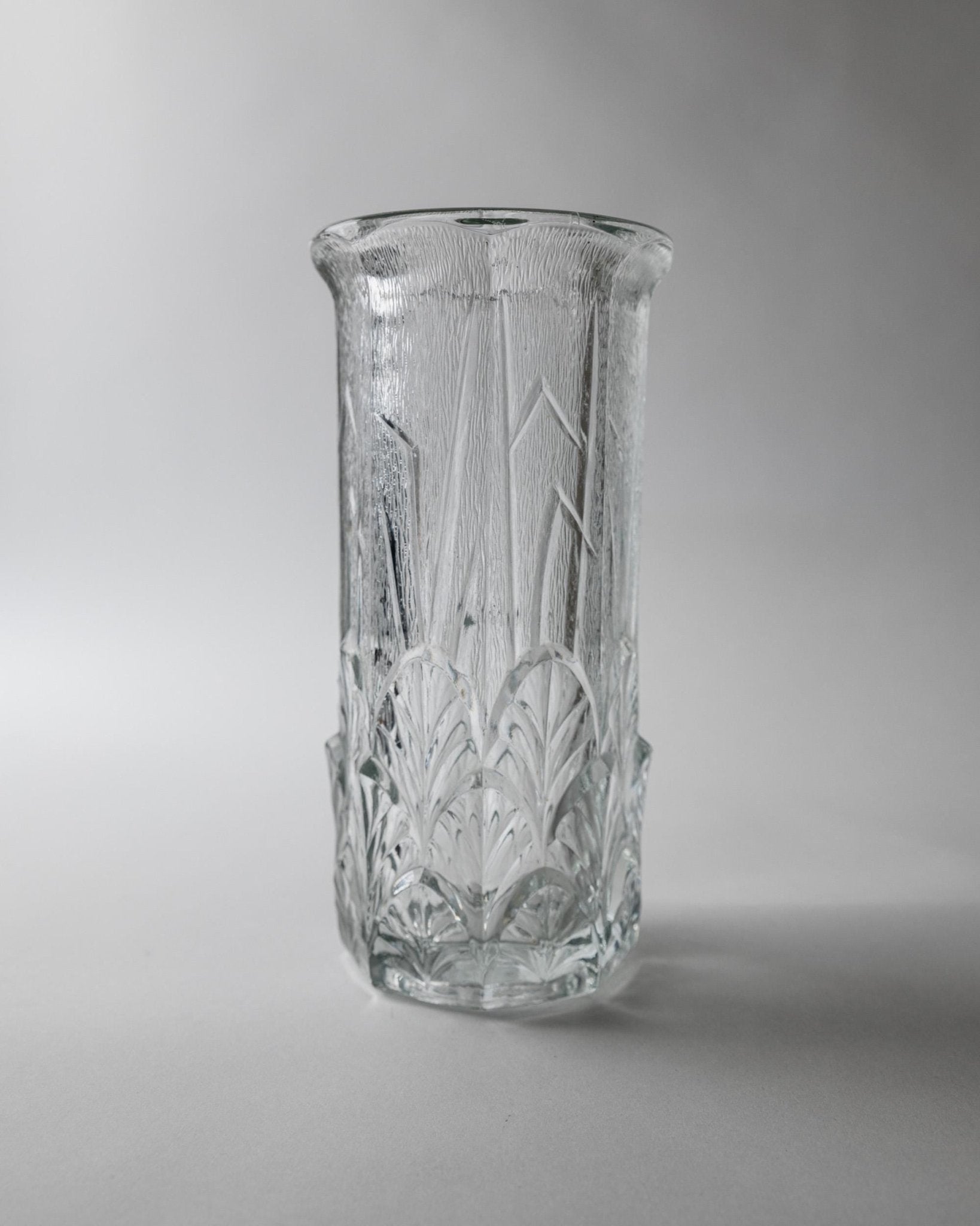 Vintage Glasvase mit Blattmotiv von Fidenza Italien