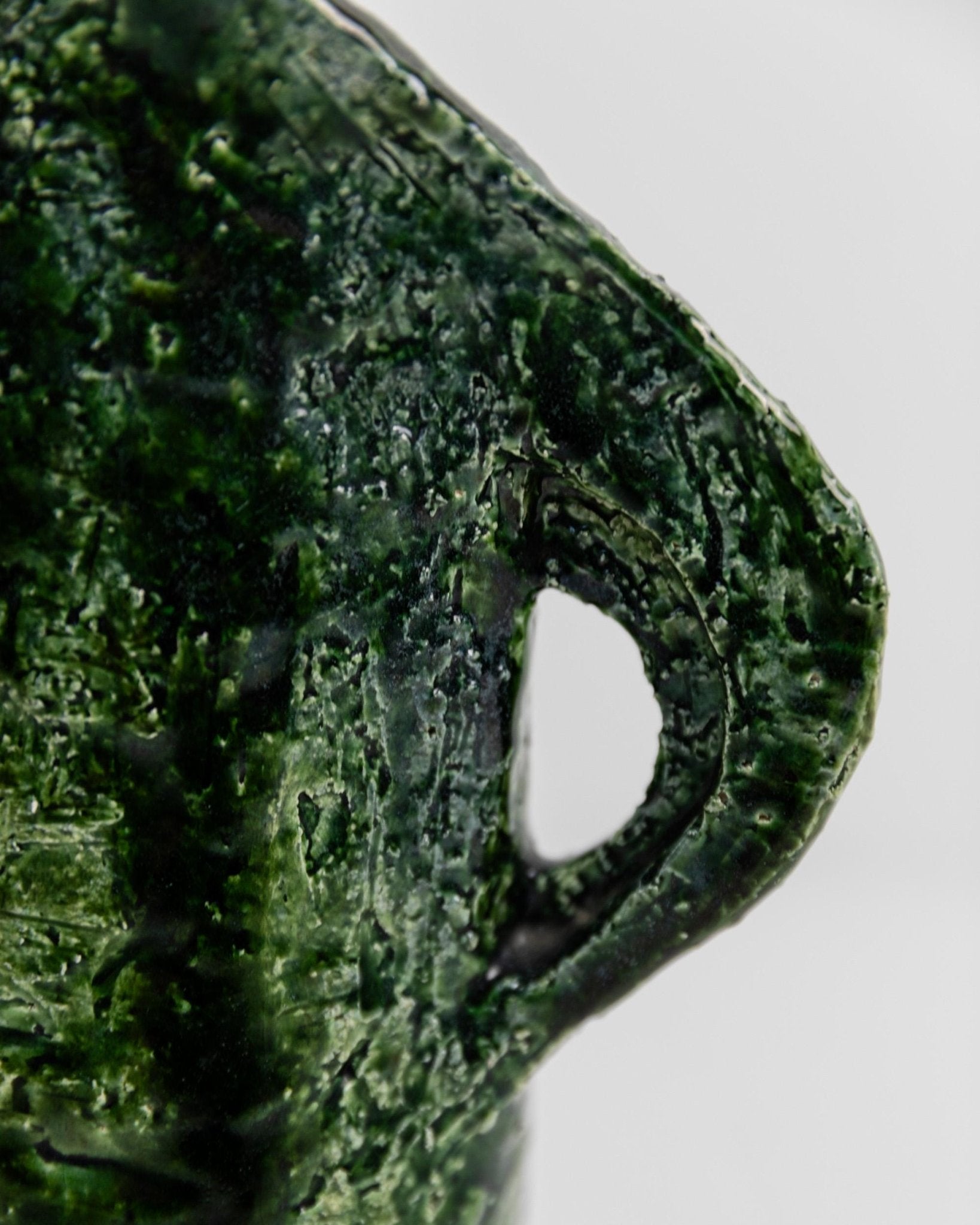 Vintage Studio Pottery Vase mit grüner Glasur und strukturierter Oberfläche, 1970er