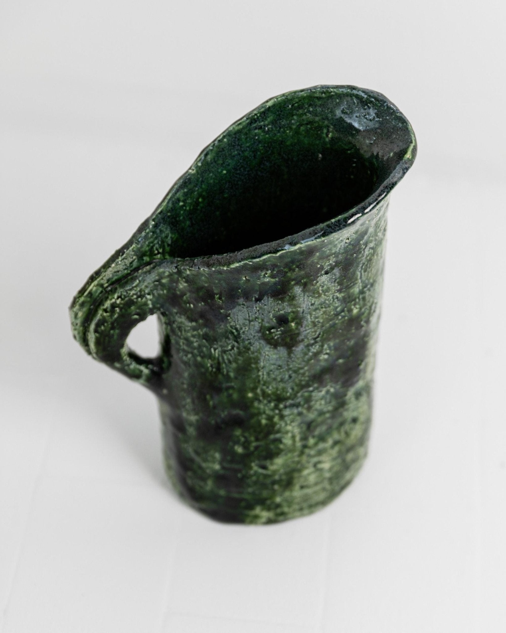 Vintage Studio Pottery Vase mit grüner Glasur und strukturierter Oberfläche, 1970er