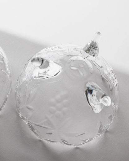 Vintage Bonbonniere aus Glas mit Deckel und Kugelknauf auf drei Füßen