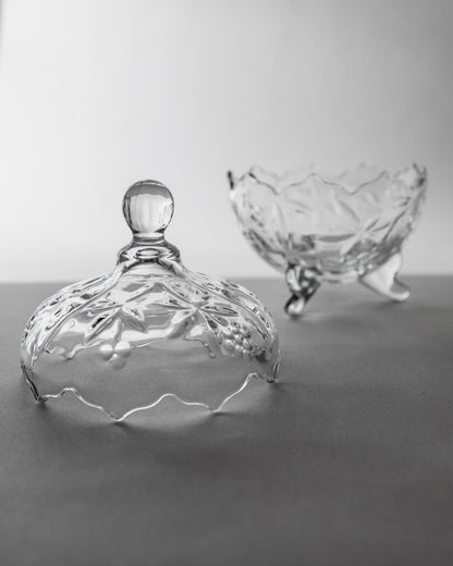 Vintage Bonbonniere aus Glas mit Deckel und Kugelknauf auf drei Füßen