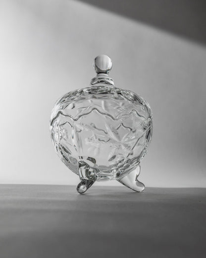 Vintage Bonbonniere aus Glas mit Deckel und Kugelknauf auf drei Füßen
