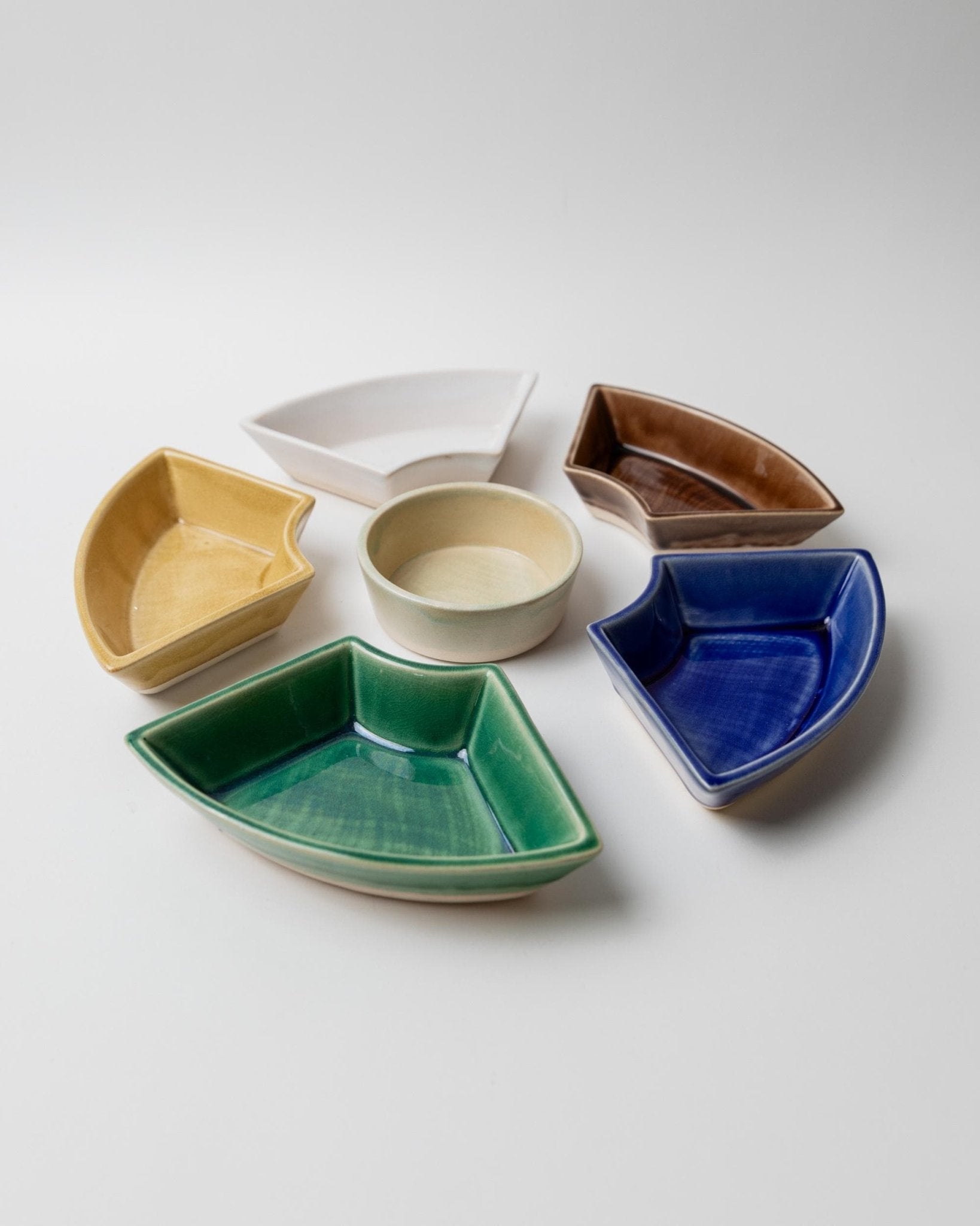 Vintage Japanisches Studio-Keramik Snack-Schalen-Set mit Tablett