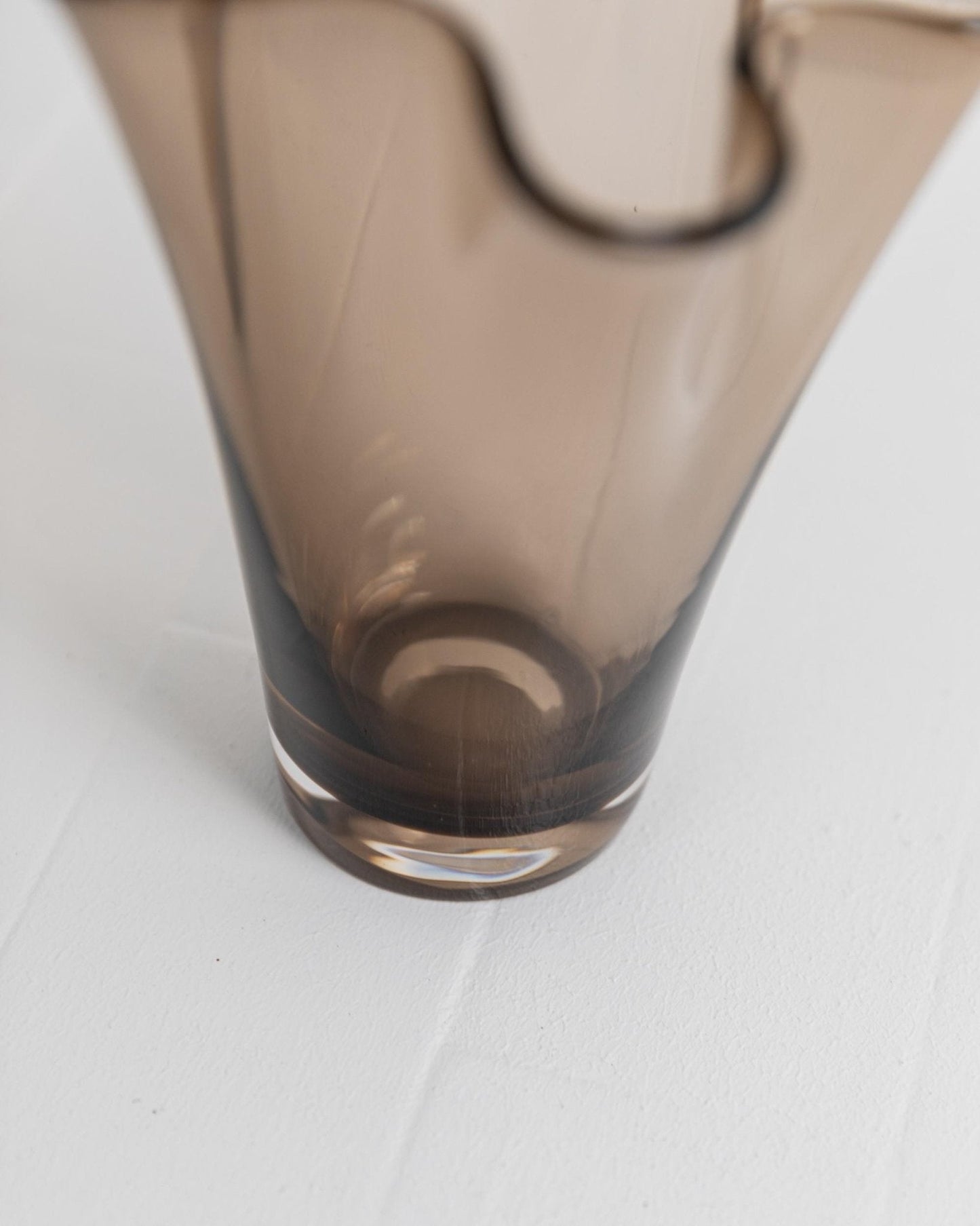 Vintage Murano Glas Vase von LUX Murano, rauchbraune organische Wellenform
